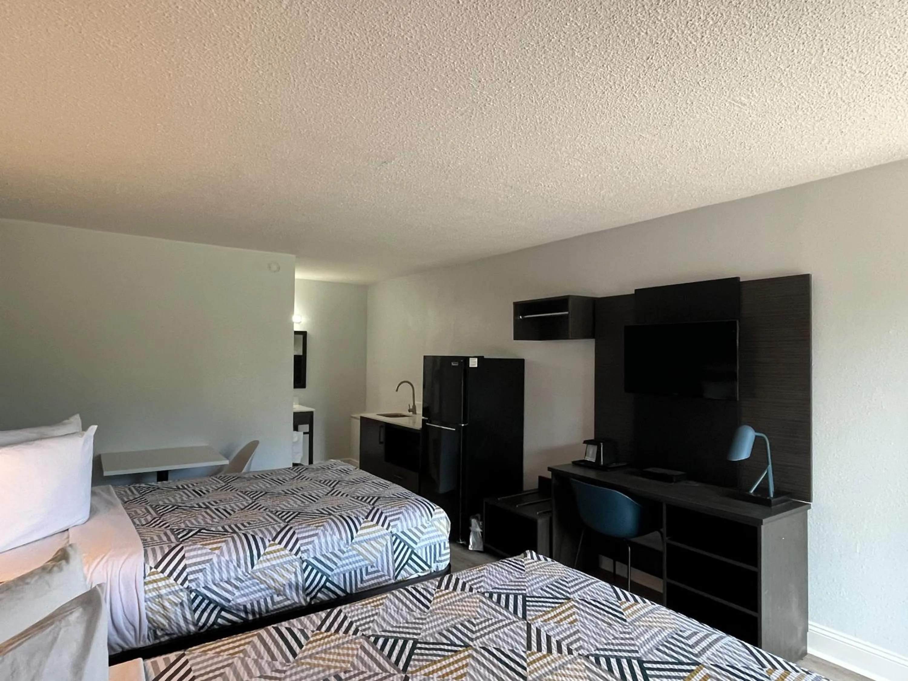 Bedroom, Bed in Americas Best Value Inn Hammond