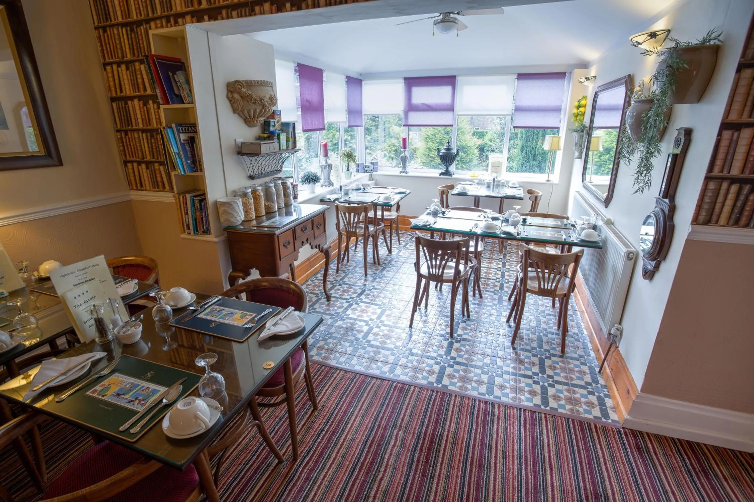 Restaurant/places to eat in The Ascott