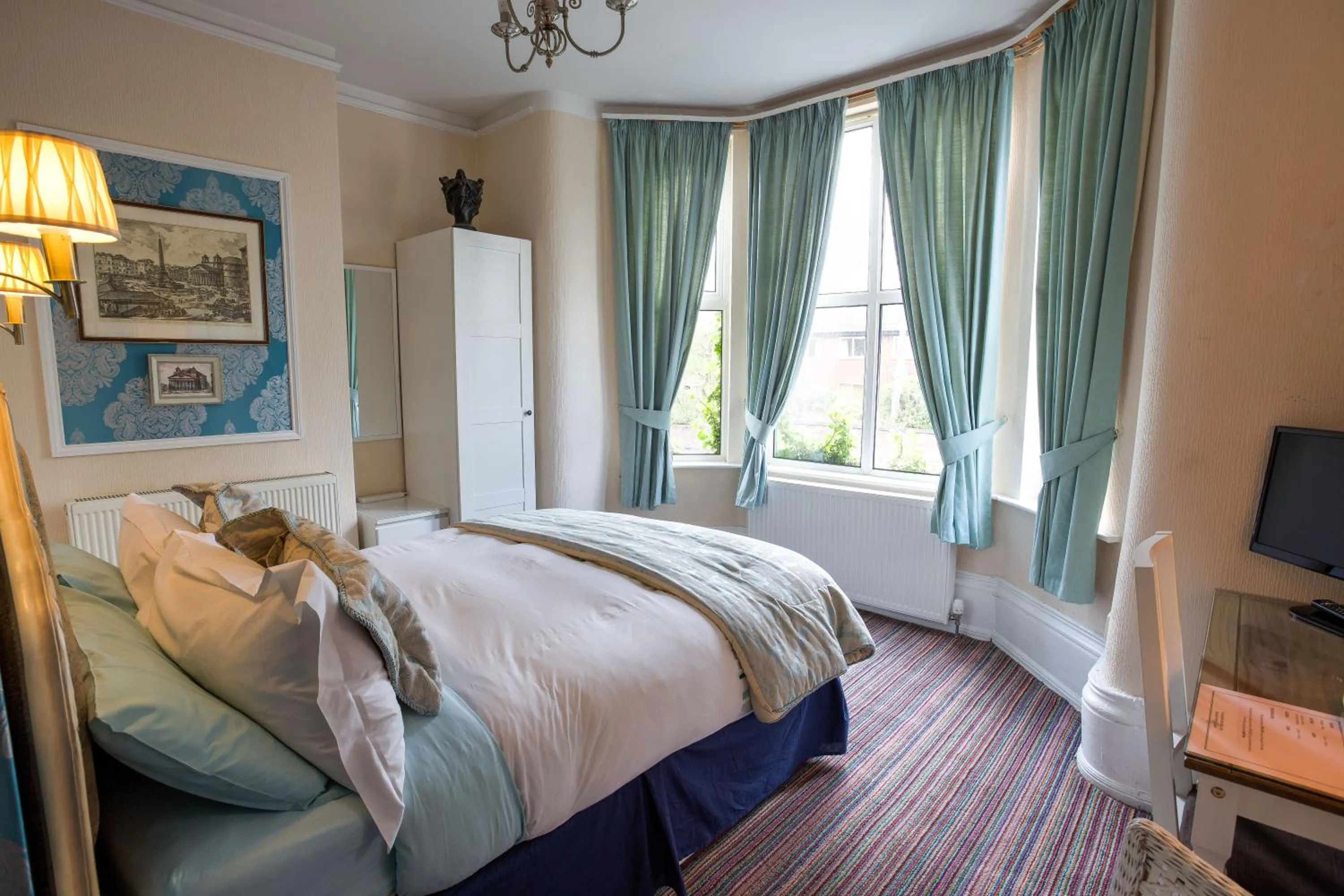 Photo of the whole room, Bed in The Ascott