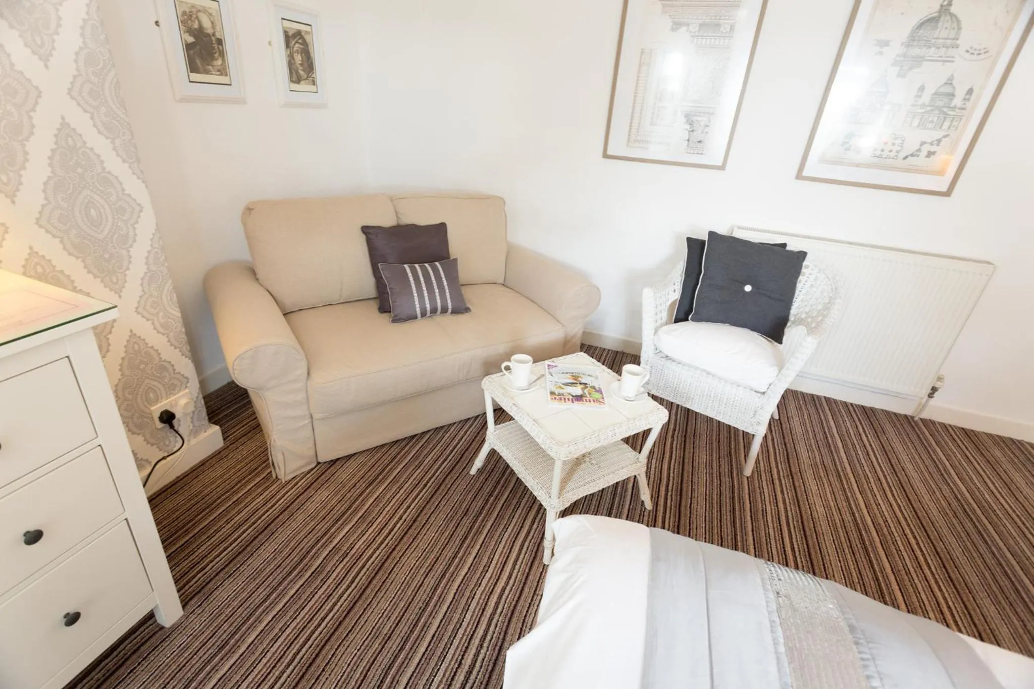 Seating area, Bed in The Ascott