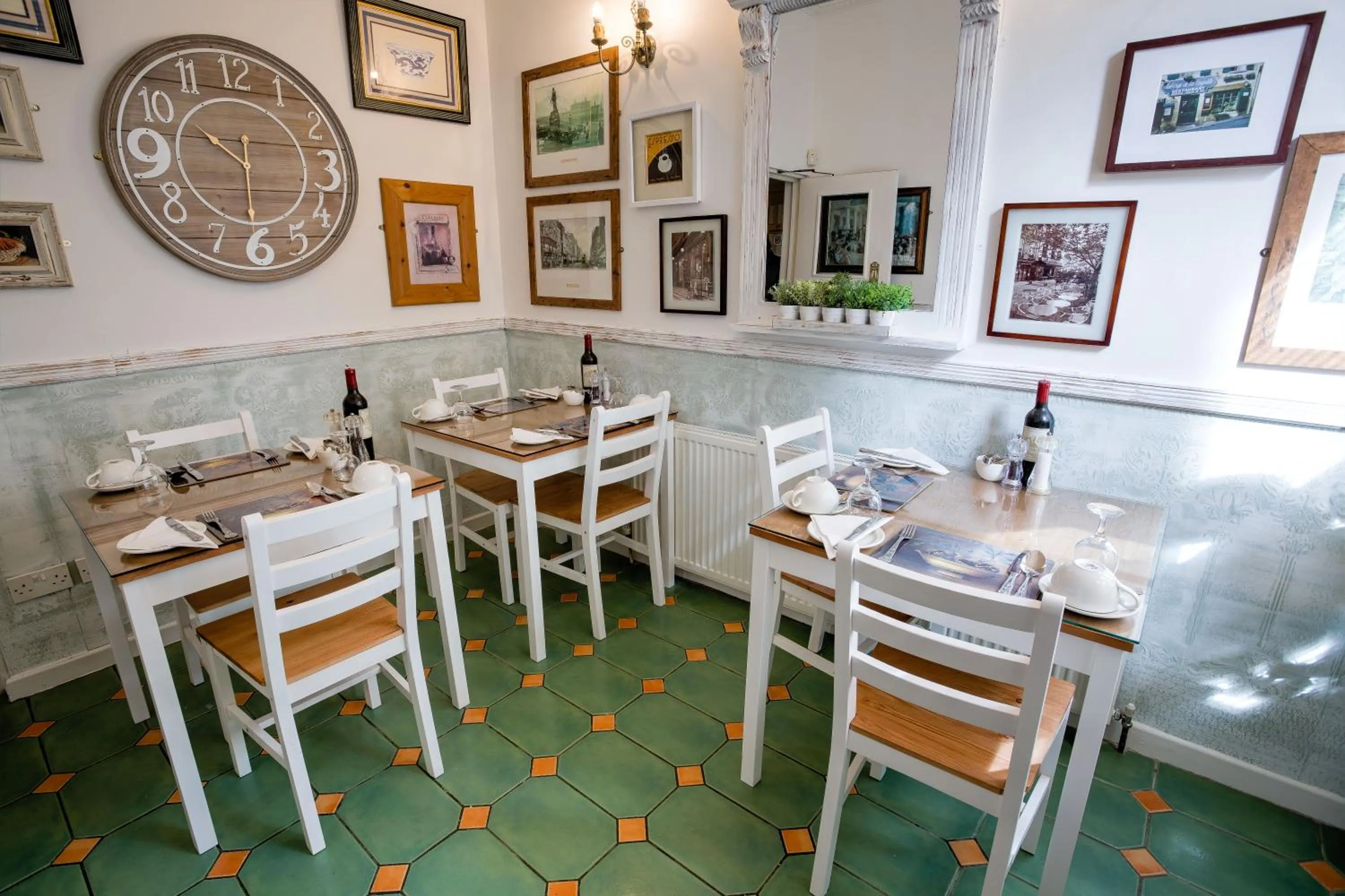 Restaurant/places to eat in The Ascott