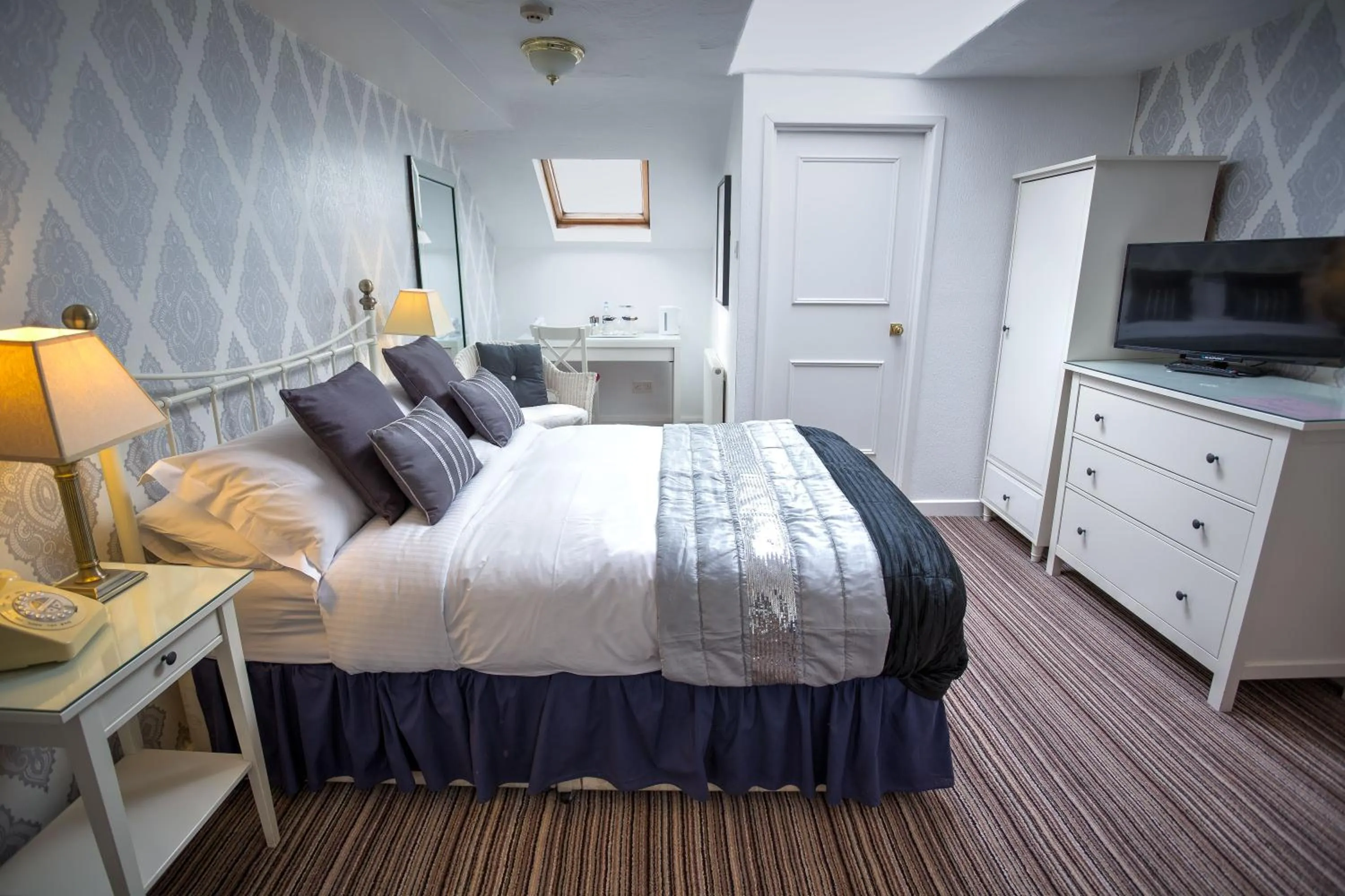 Photo of the whole room, Bed in The Ascott