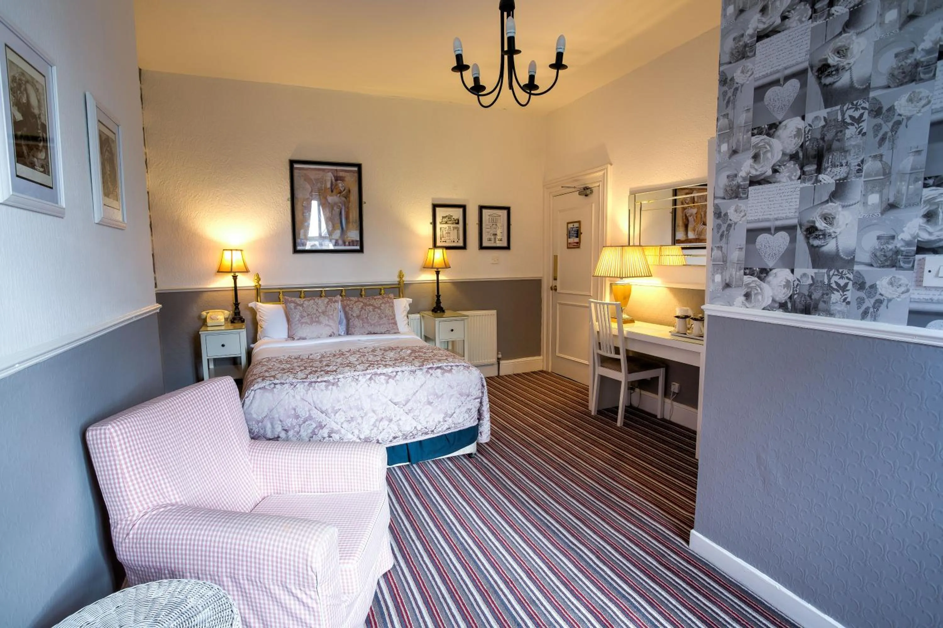 Photo of the whole room, Bed in The Ascott