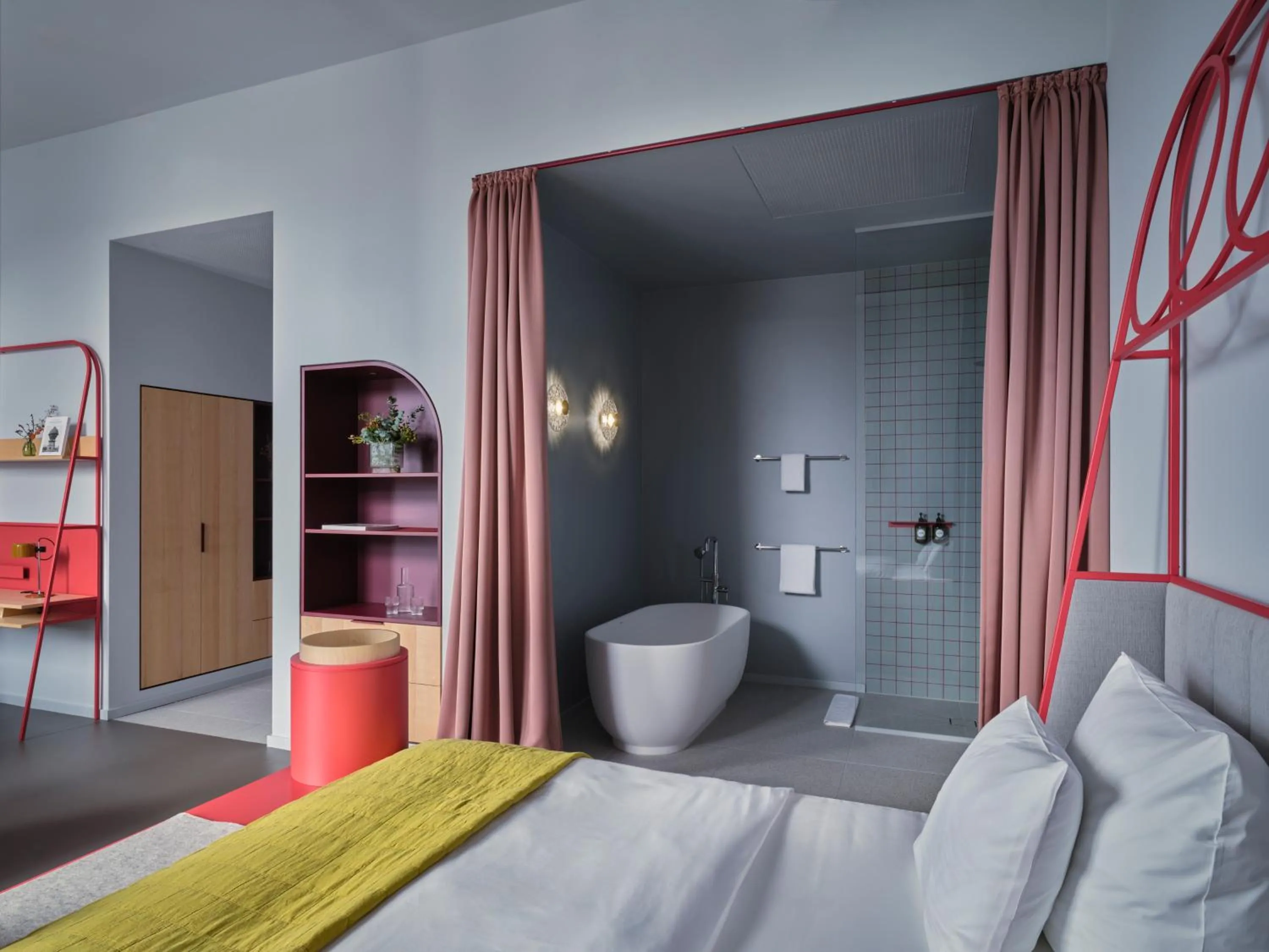 Shower, Bed in NOXX Hotel Marburg