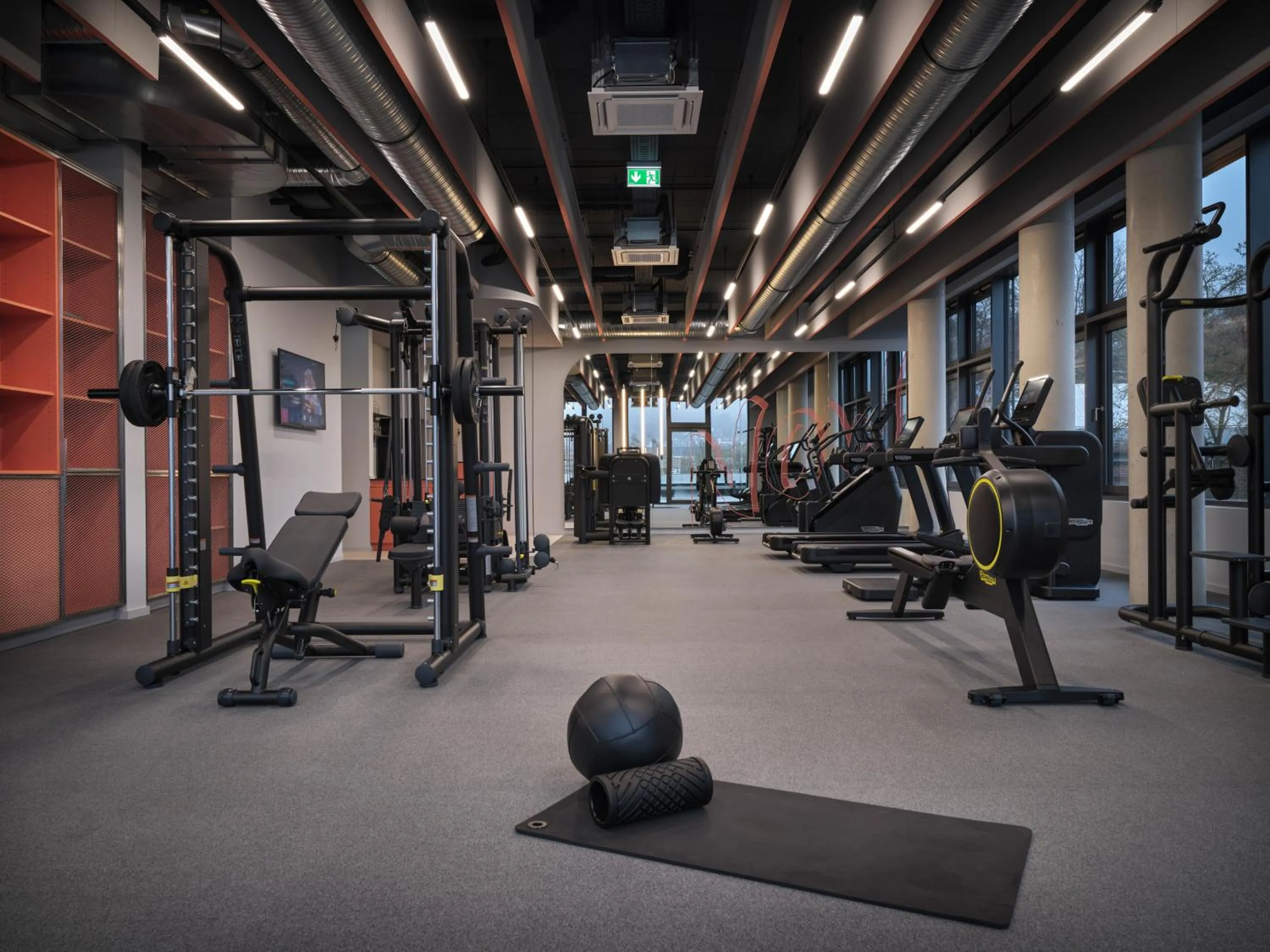 Fitness centre/facilities in NOXX Hotel Marburg