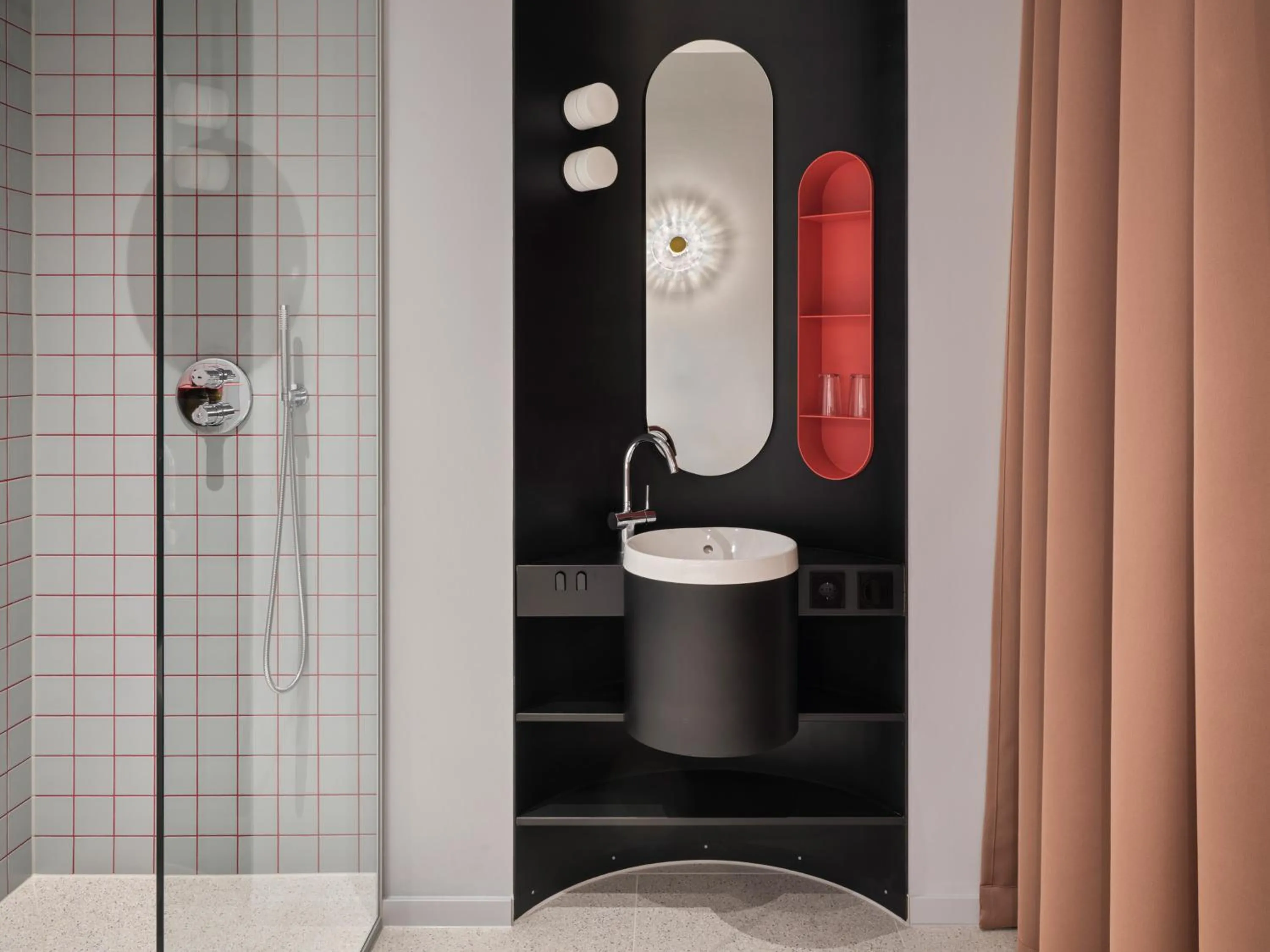 Shower in NOXX Hotel Marburg