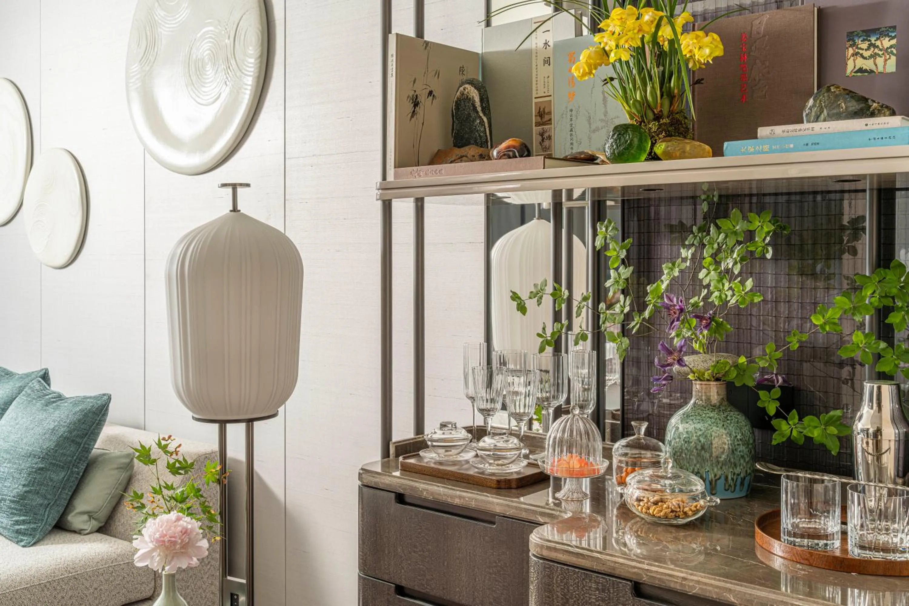 Living room in Four Seasons Hotel Hangzhou at Hangzhou Centre