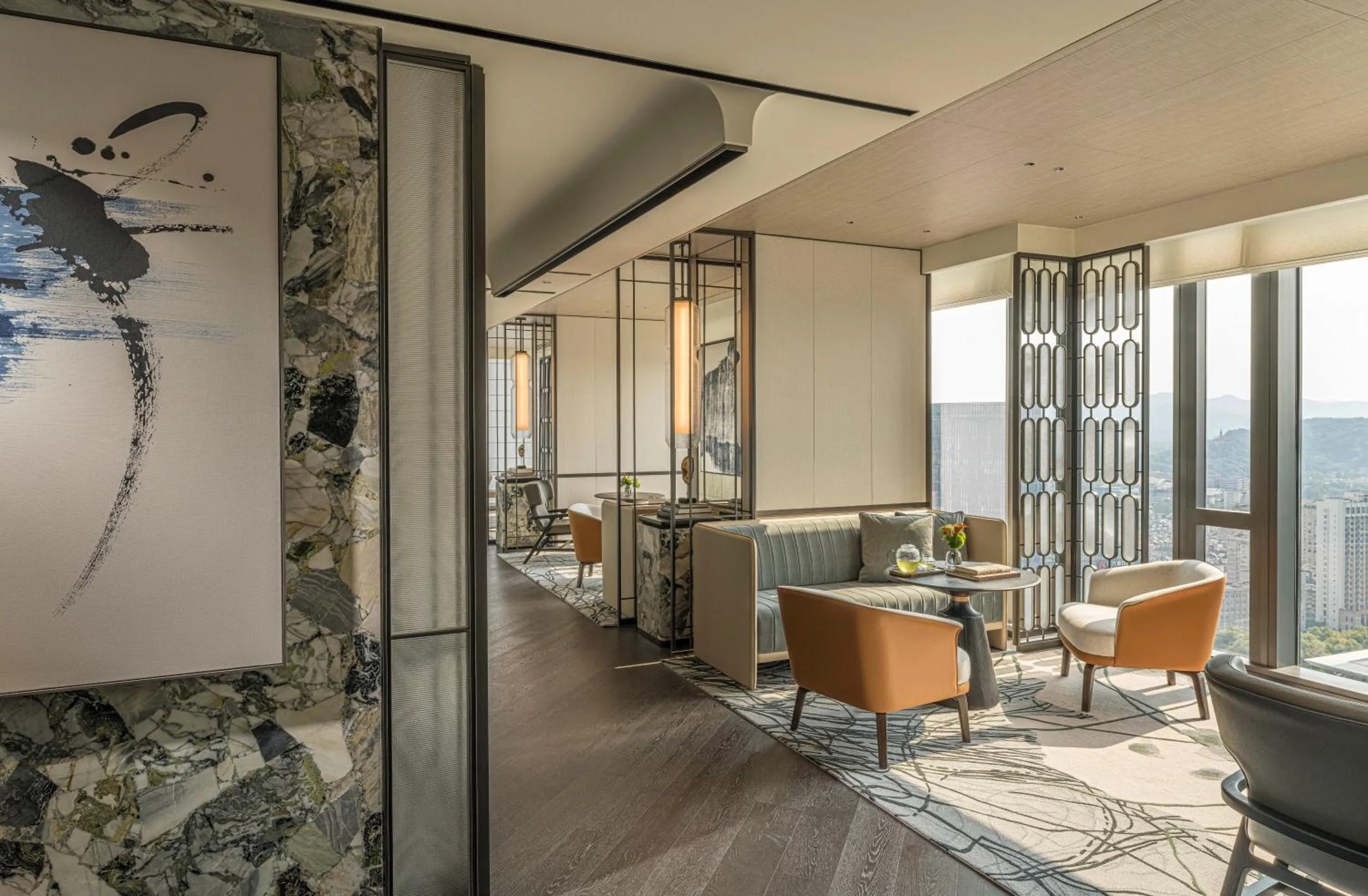 Lounge or bar in Four Seasons Hotel Hangzhou at Hangzhou Centre