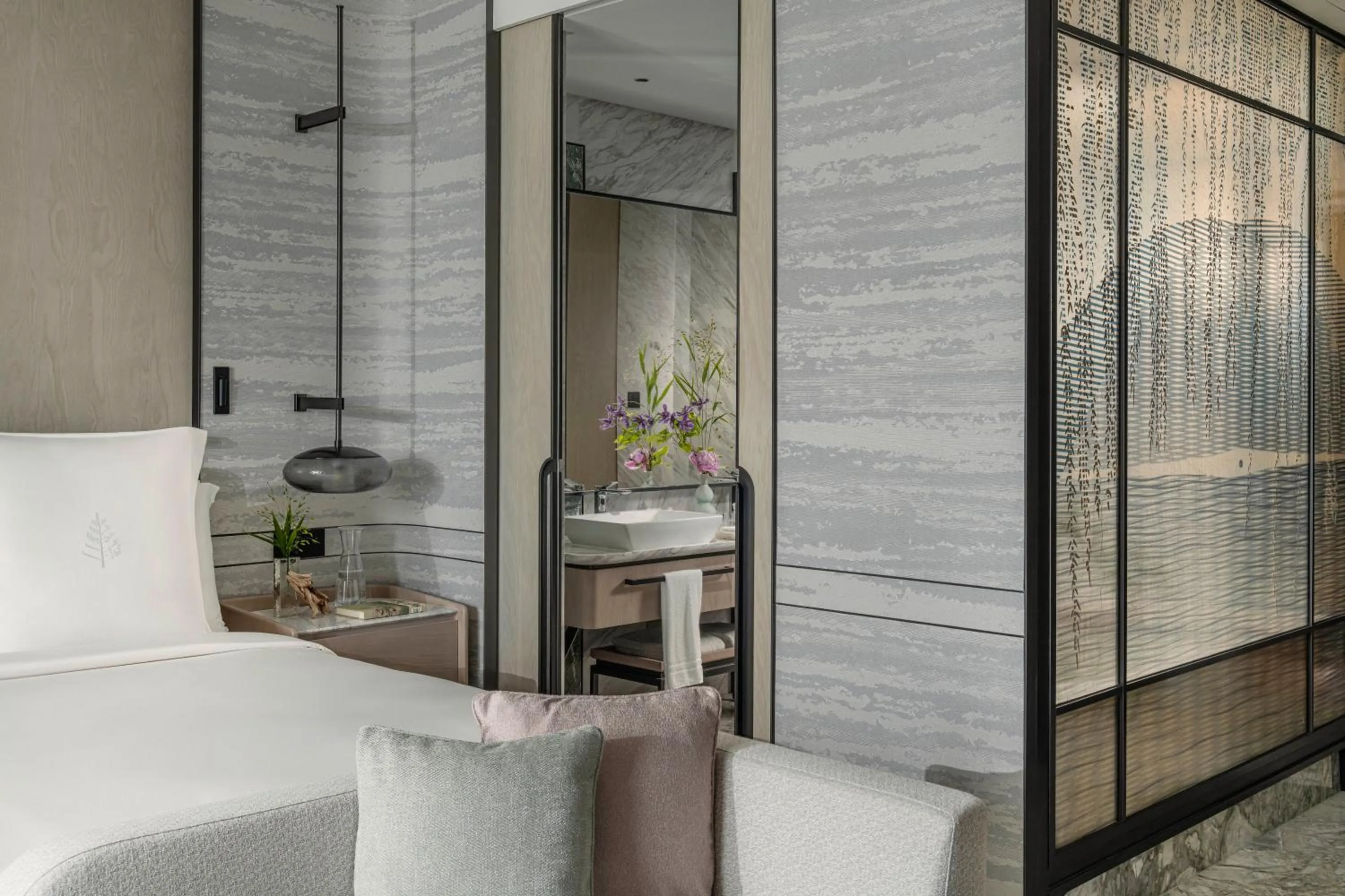 Bedroom in Four Seasons Hotel Hangzhou at Hangzhou Centre