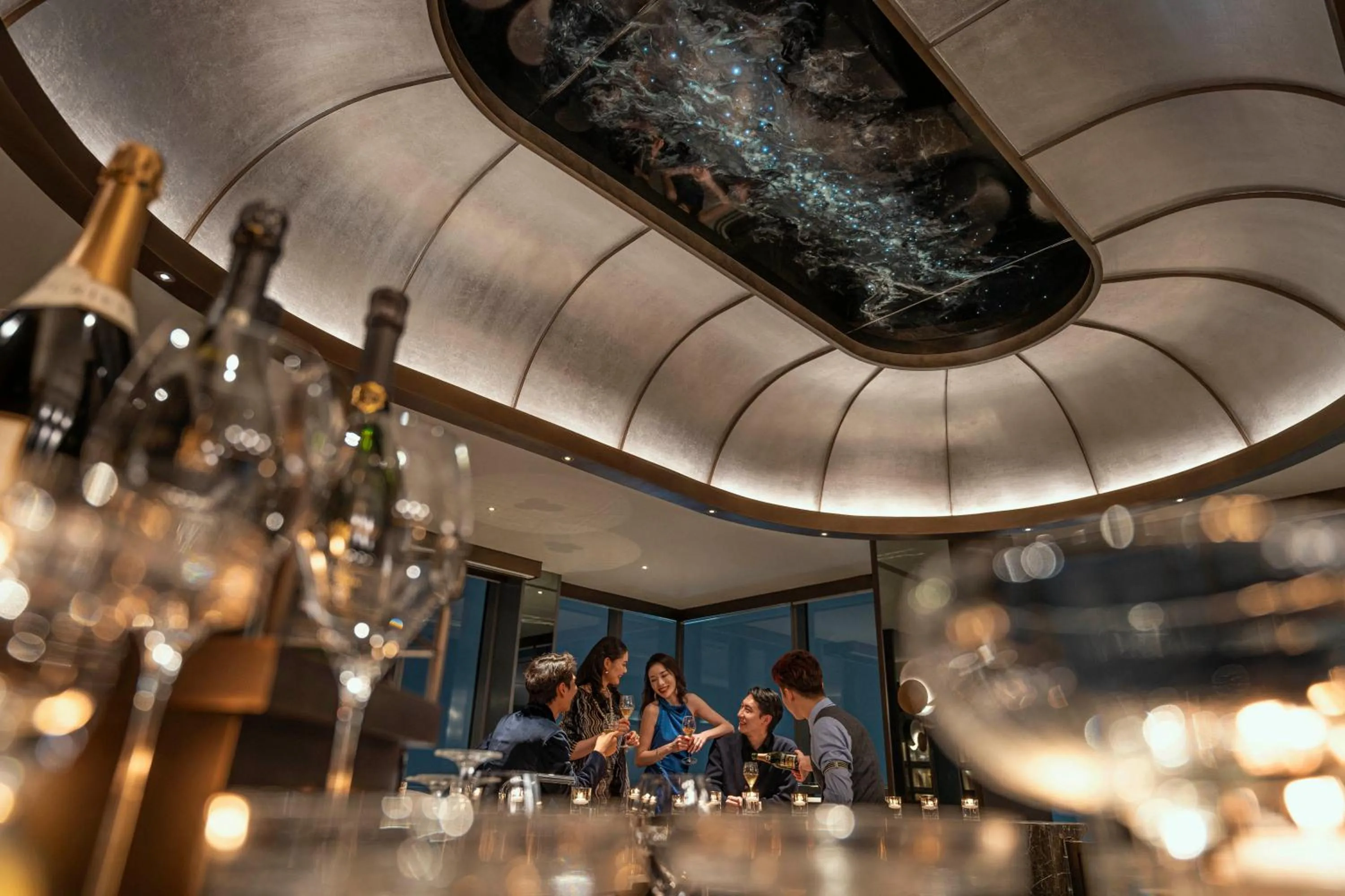 Lounge or bar in Four Seasons Hotel Hangzhou at Hangzhou Centre