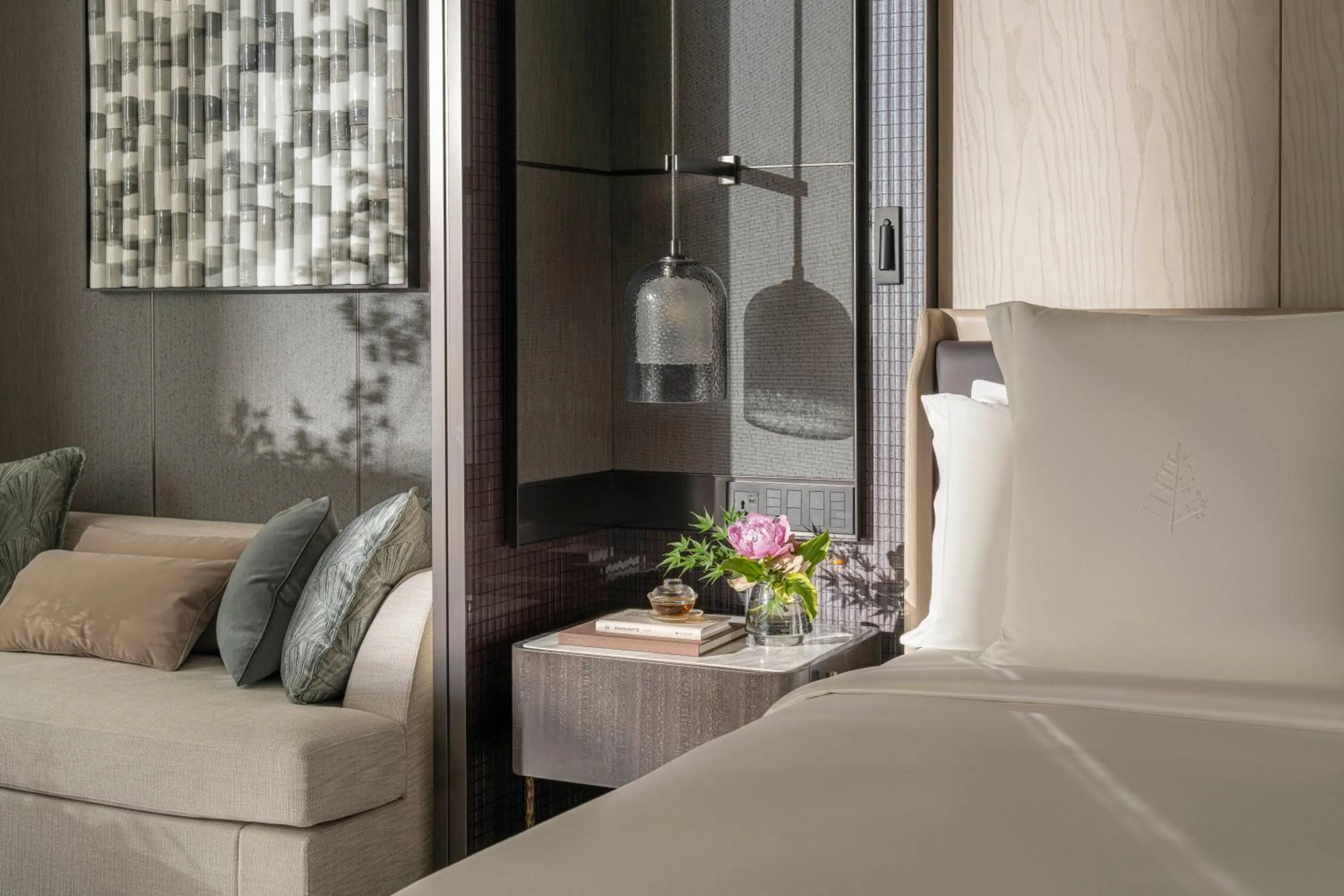 Bedroom in Four Seasons Hotel Hangzhou at Hangzhou Centre