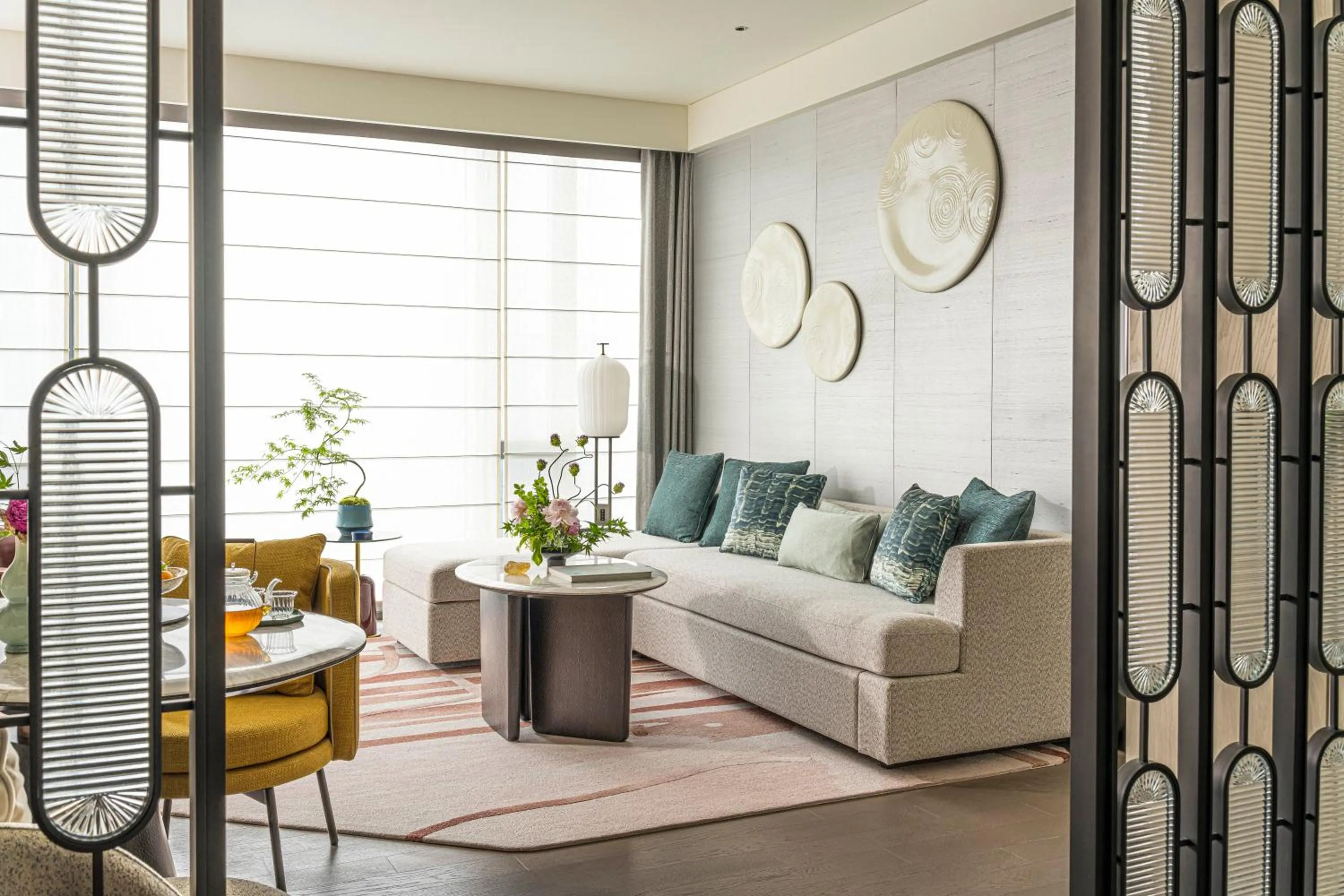 Living room in Four Seasons Hotel Hangzhou at Hangzhou Centre