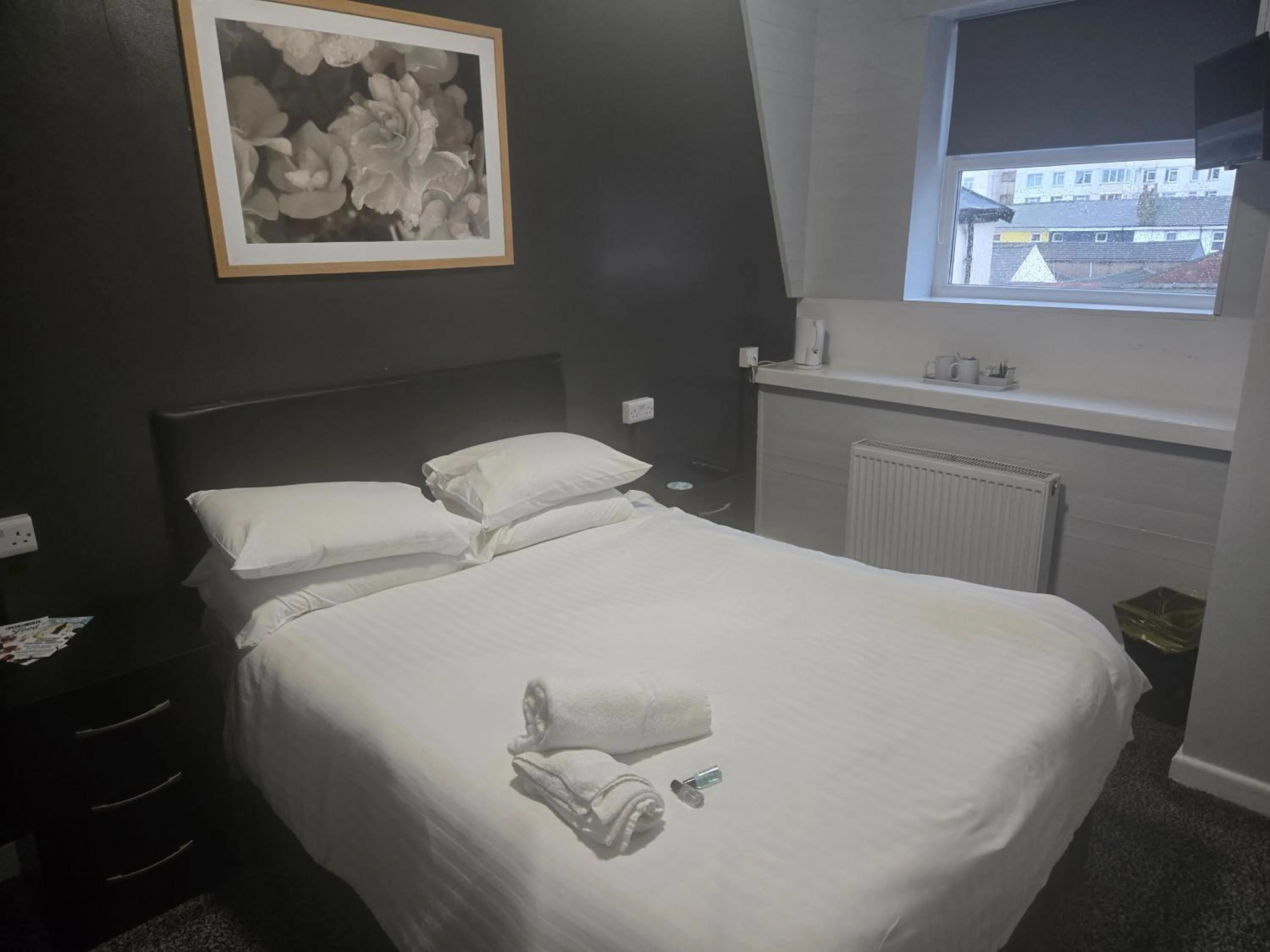 Bed in Peek-a-Booze - Budget Hotel - Adults Only