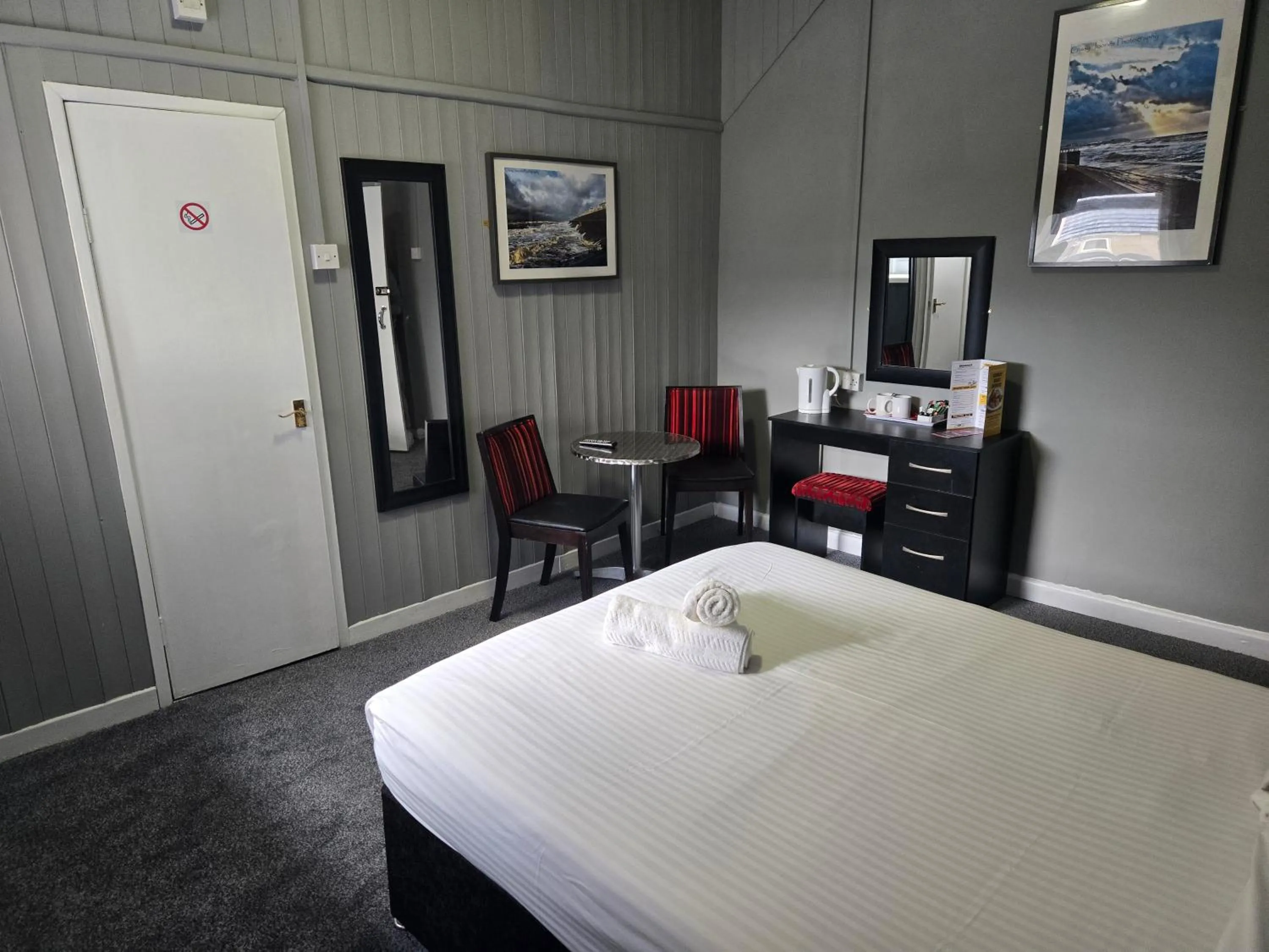 Bedroom, Bed in Peek-a-Booze - Budget Hotel - Adults Only