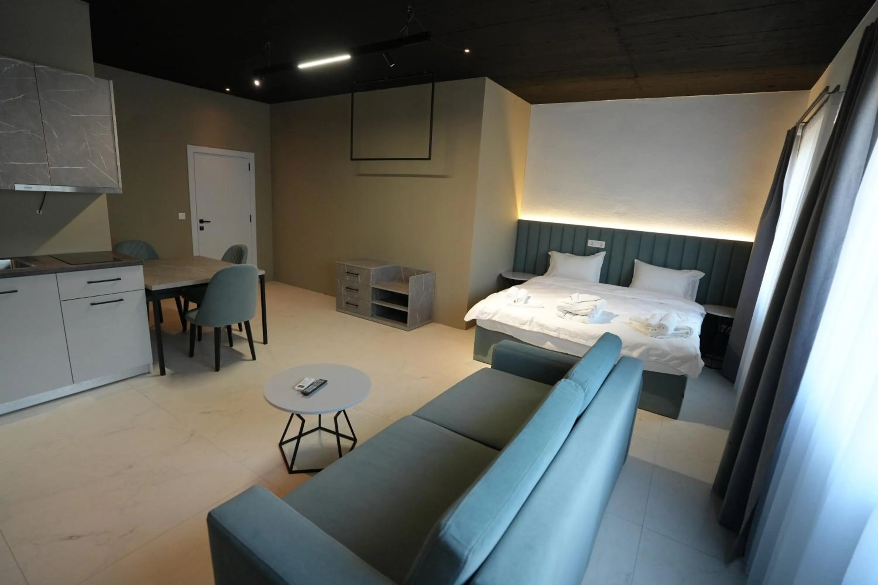 Deluxe Studio in Biond Hotel