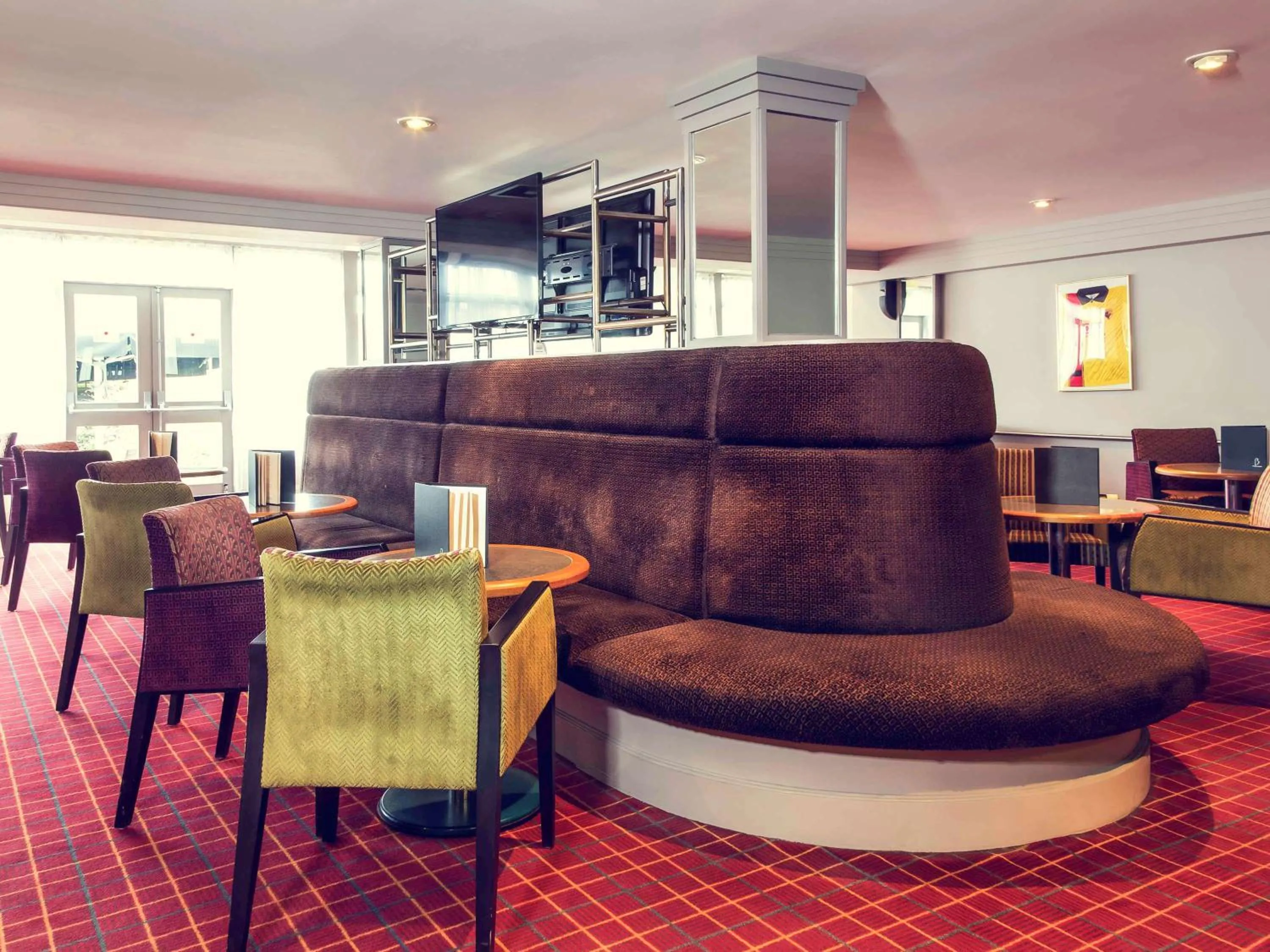 Property building in Mercure London Watford Hotel