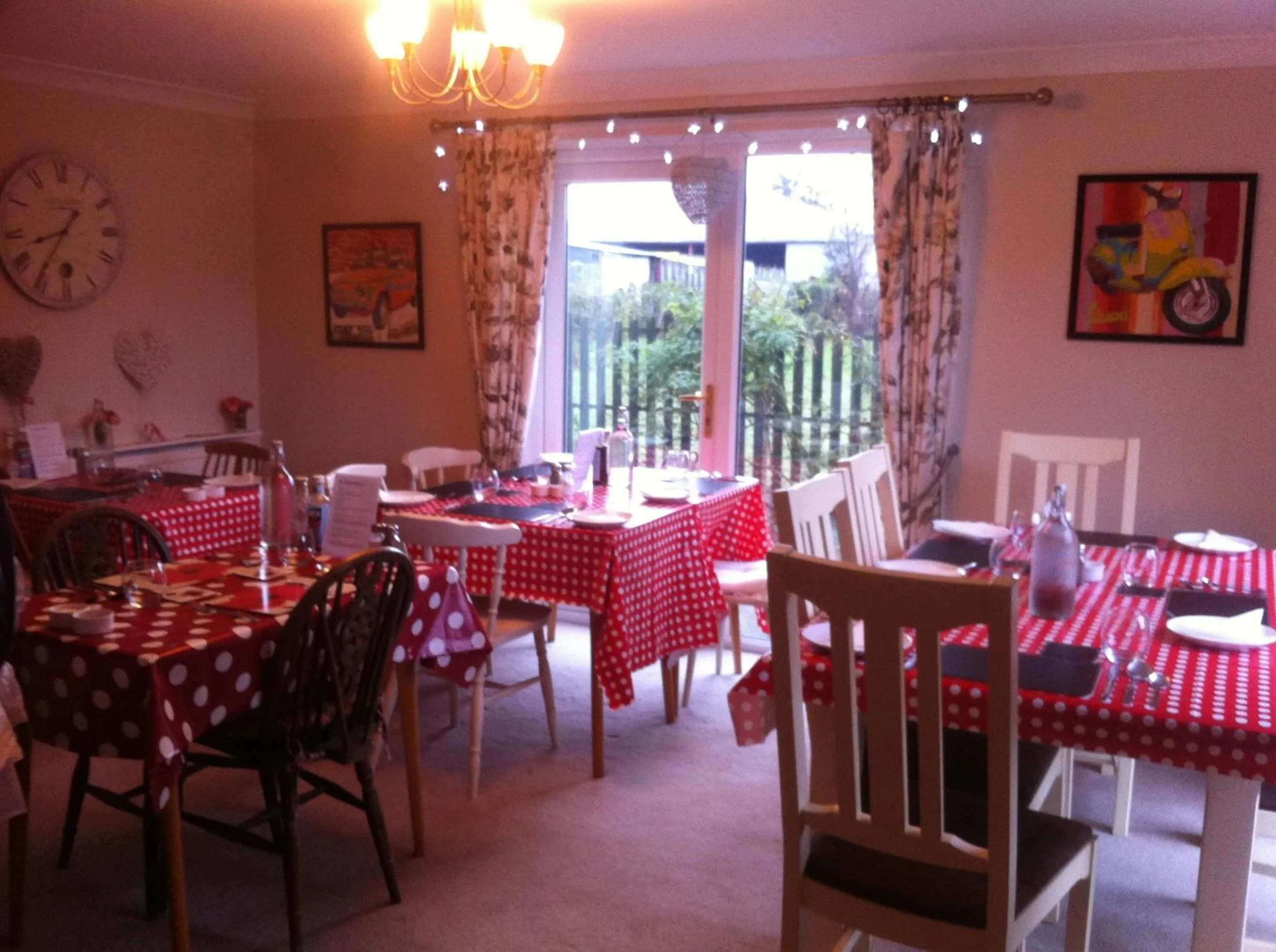 Restaurant/places to eat in Primrose Lodge