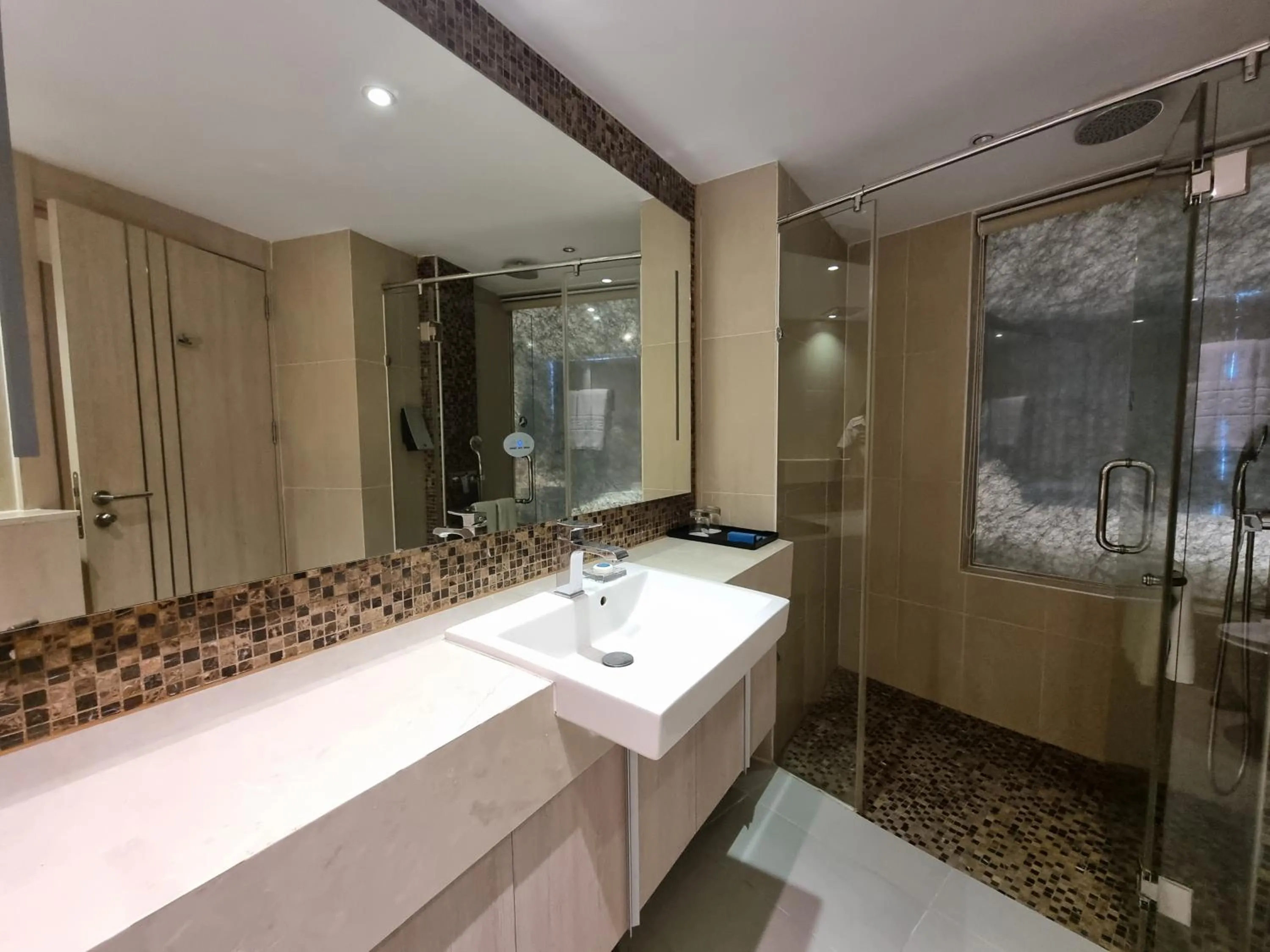 Shower in Shilat Avenue Pattaya