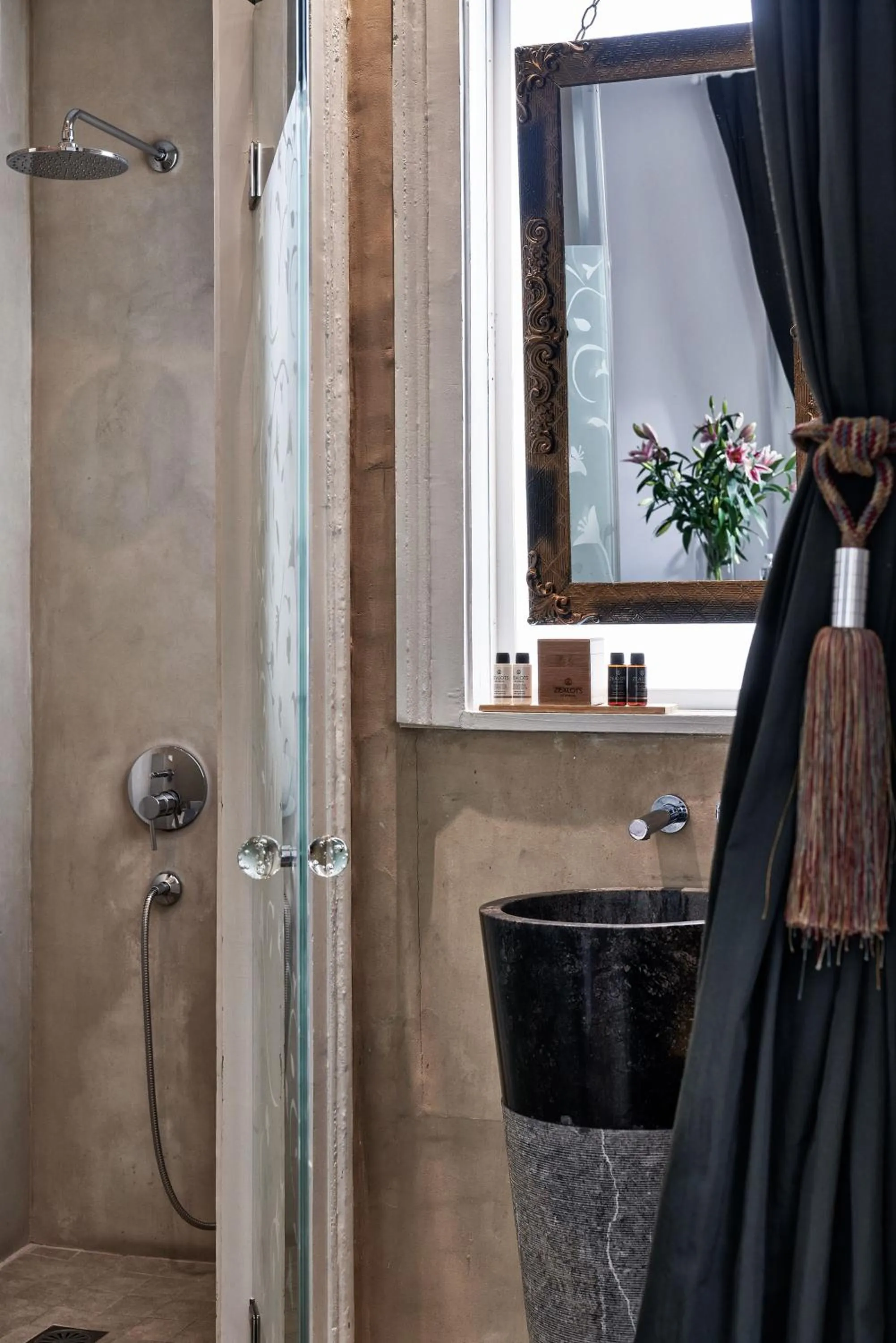 Shower in Emporikon Athens Hotel