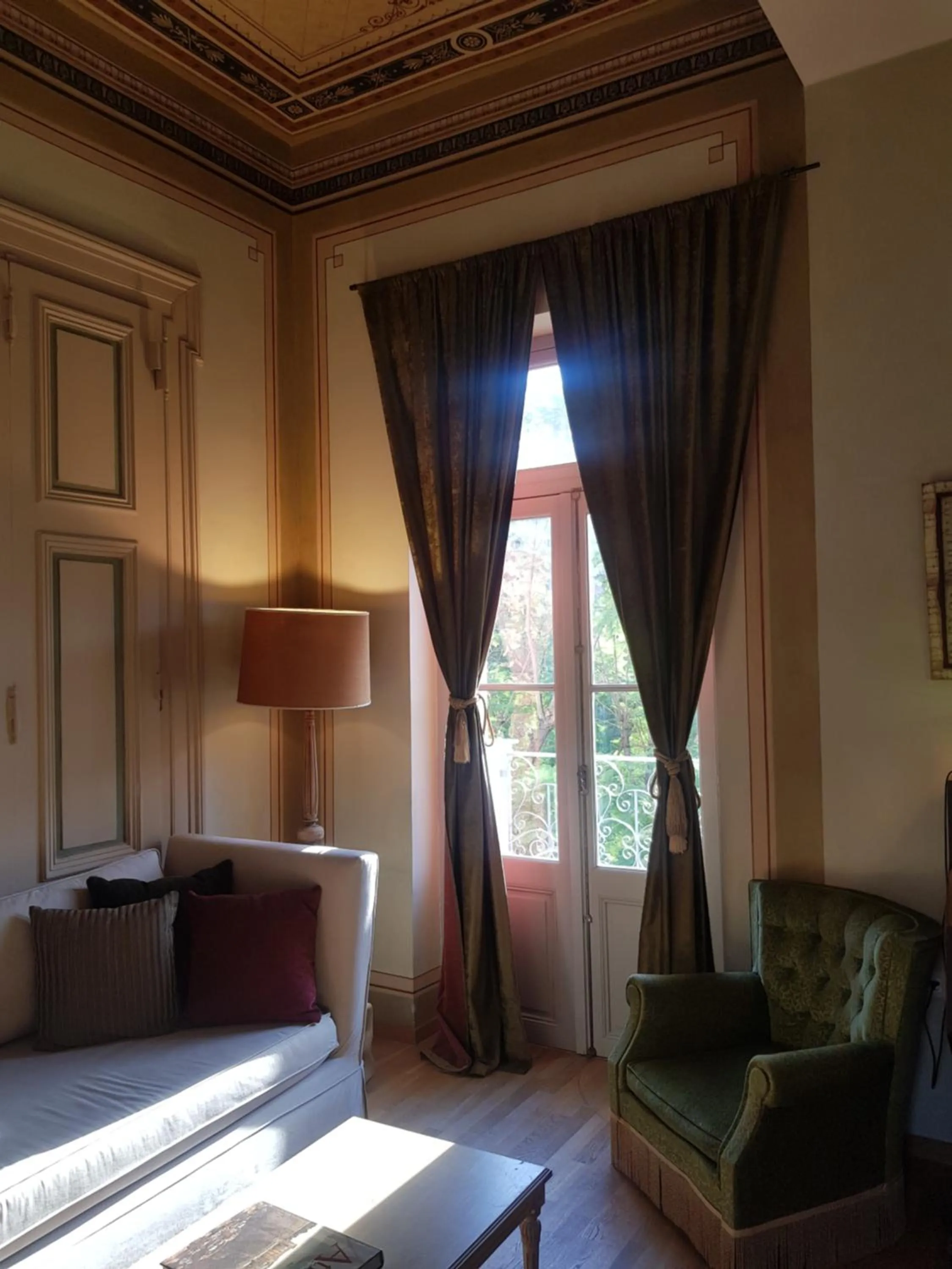 Balcony/Terrace, Bed in Emporikon Athens Hotel