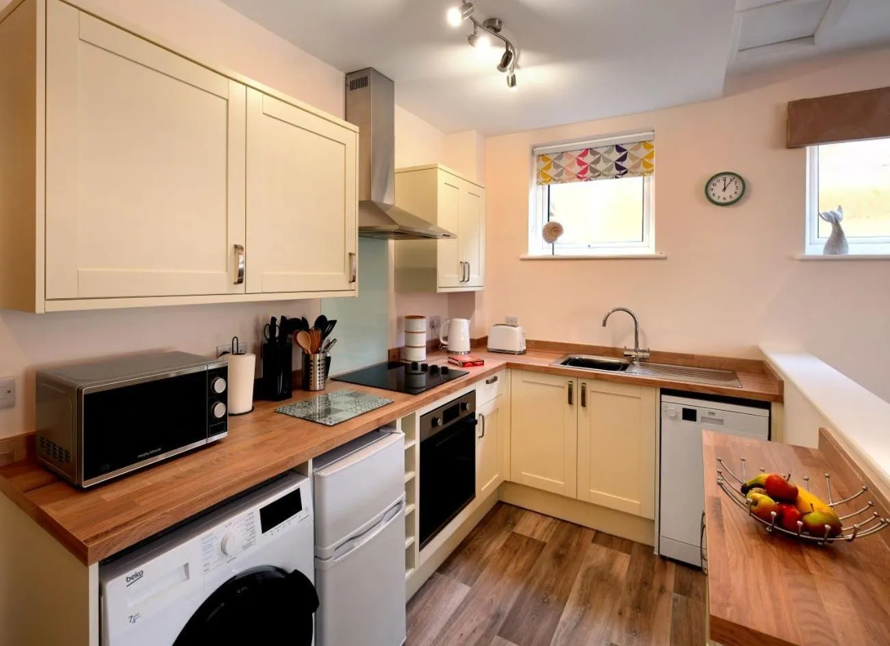 Kitchen or kitchenette in Beachside Suites