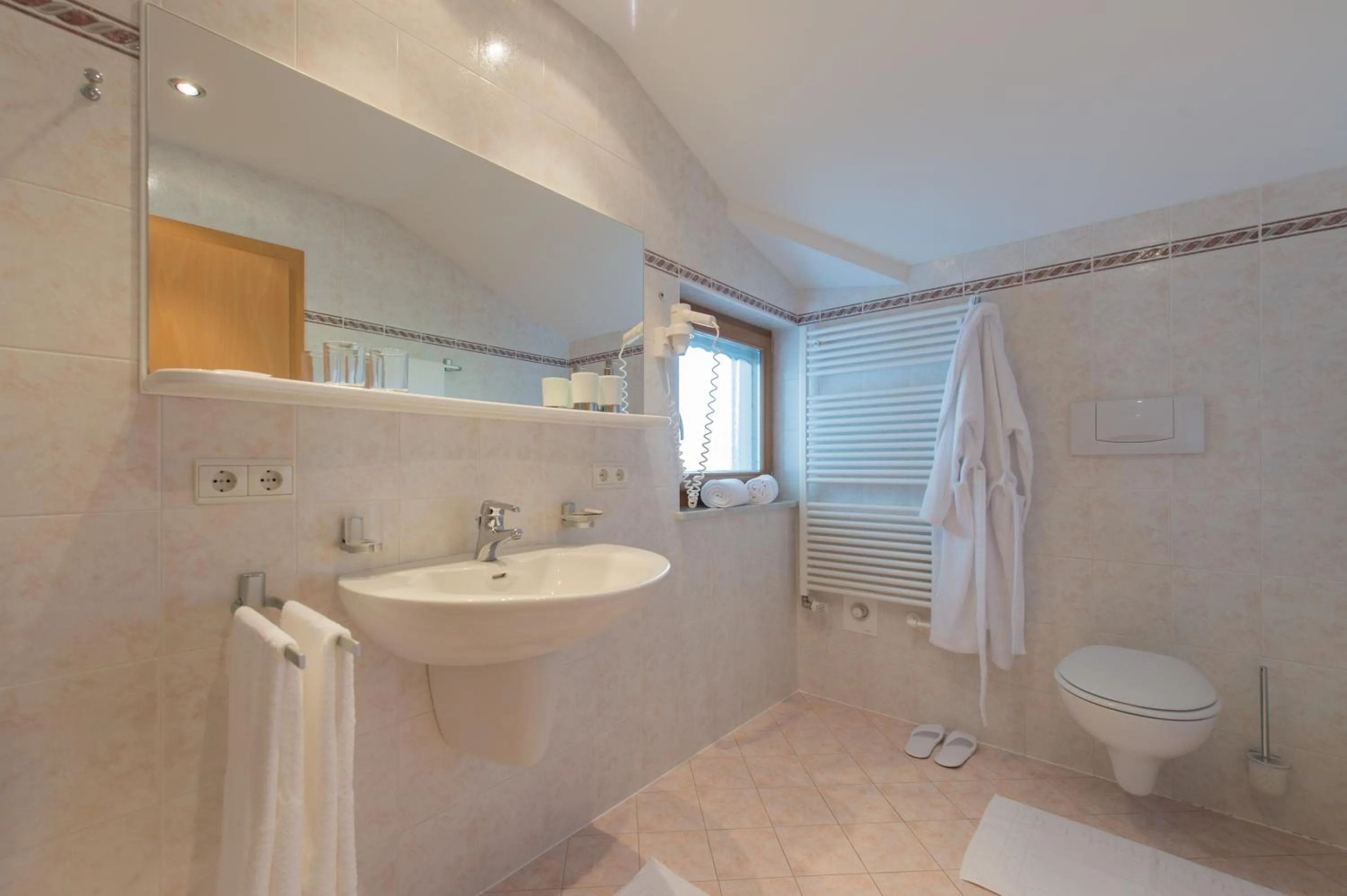 Toilet in Hotel Garni Hochgruber