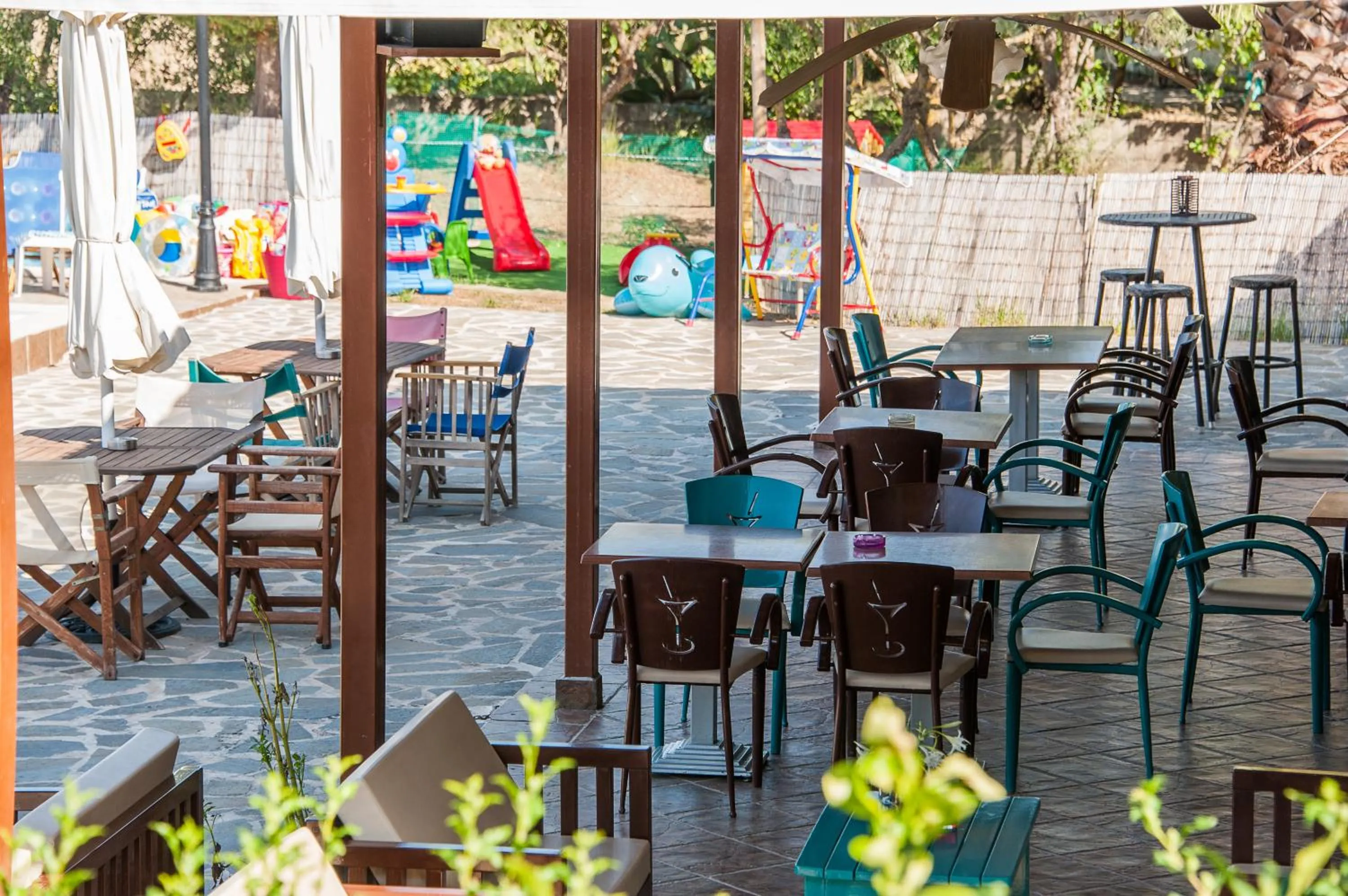 Restaurant/places to eat in Zante Nest Studios & Apartments