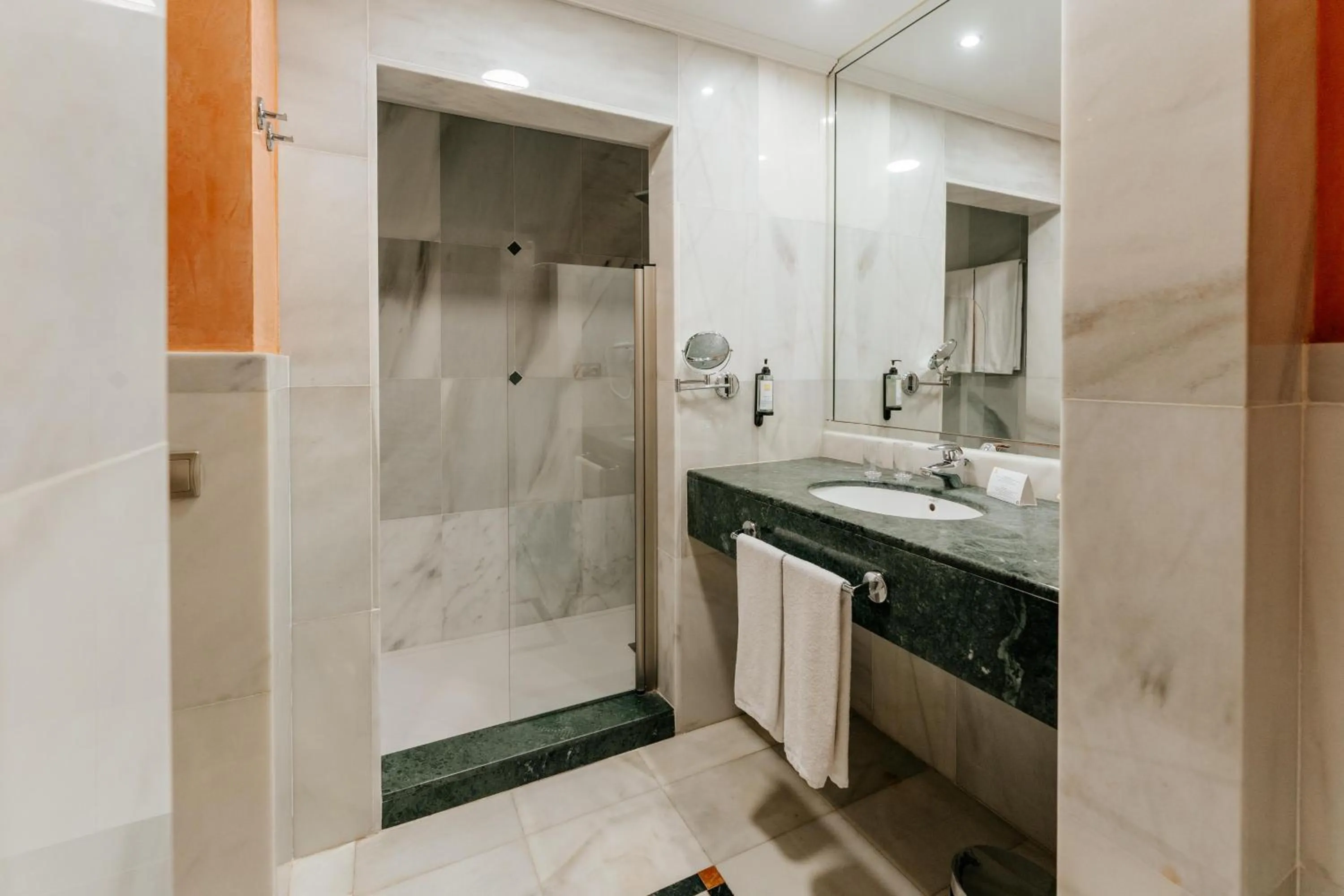 Shower in R2 Rio Calma