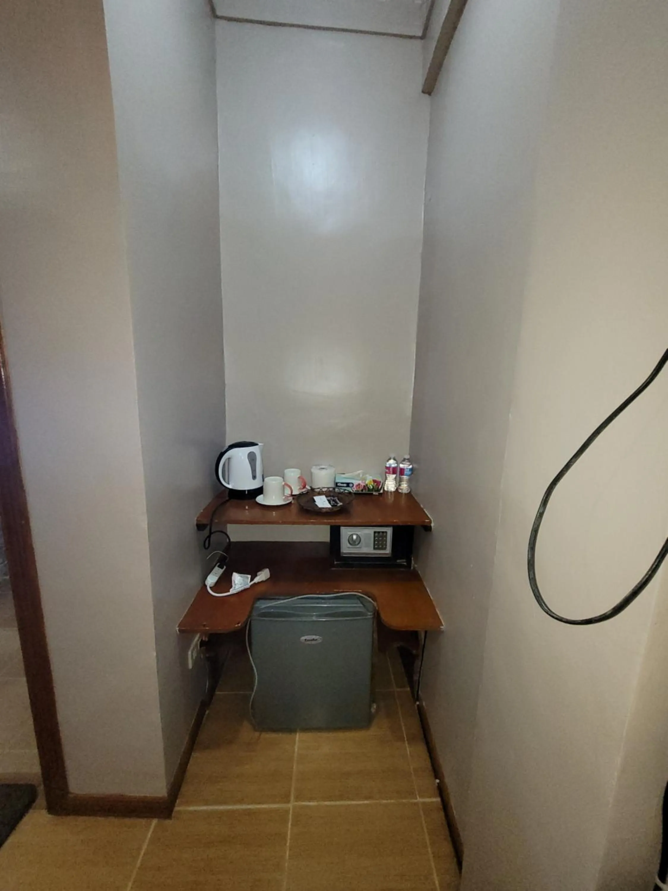 Coffee/tea facilities in J & V Oceanview Beach Resort