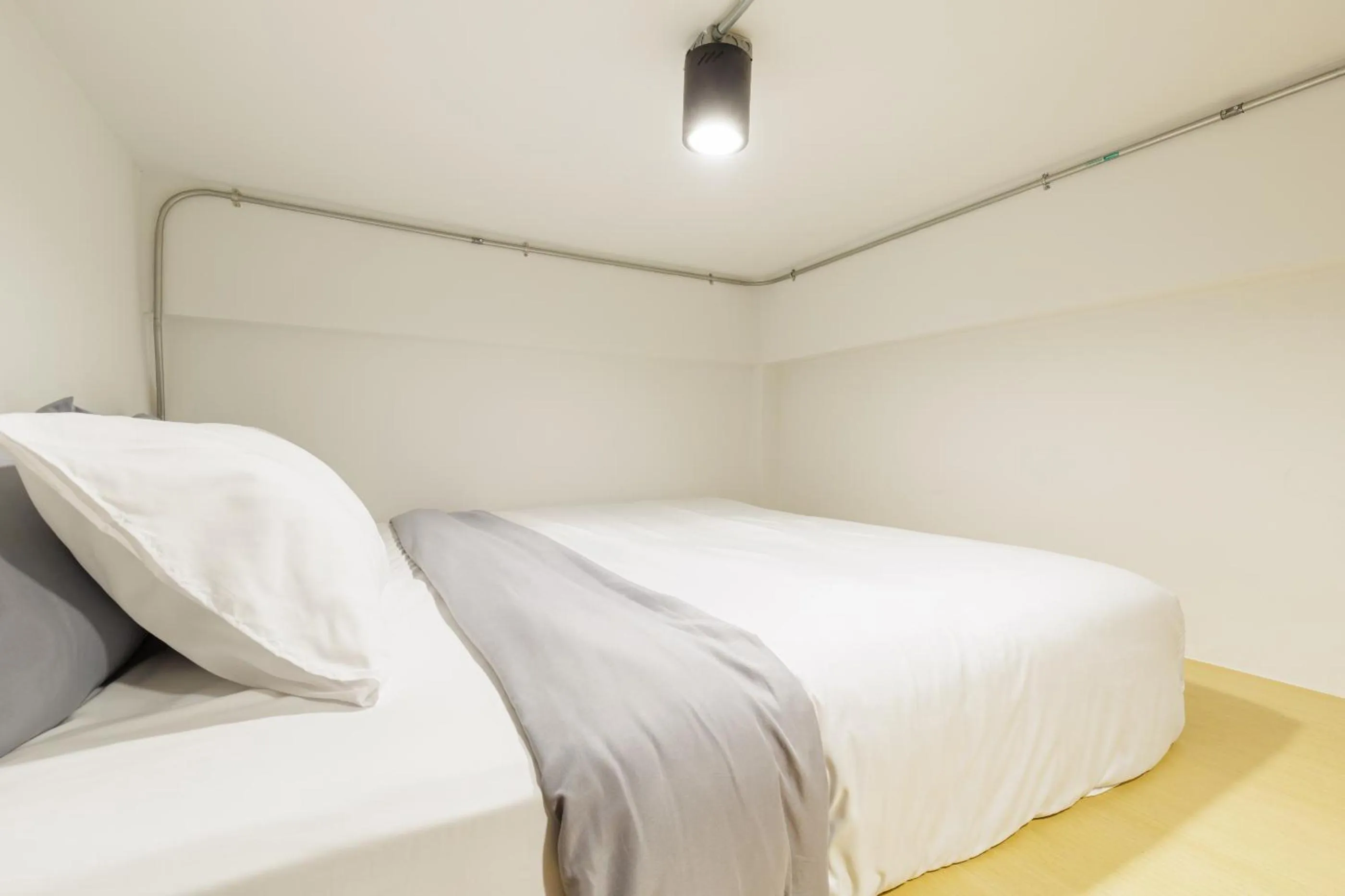 Bed in Wabisabi Bangkok 3 MIN To Train Station