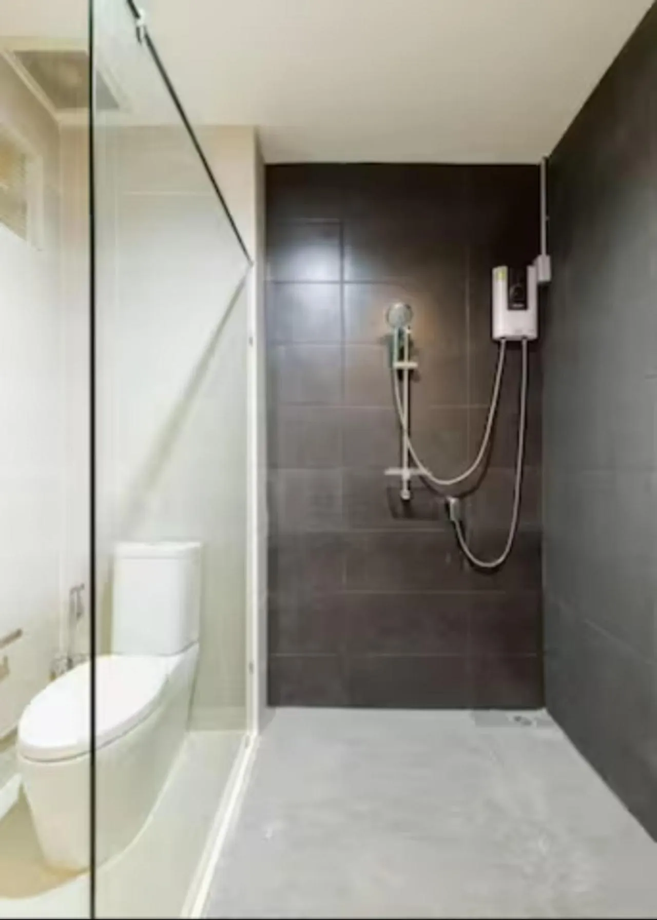 Bathroom in Wabisabi Bangkok 3 MIN To Train Station