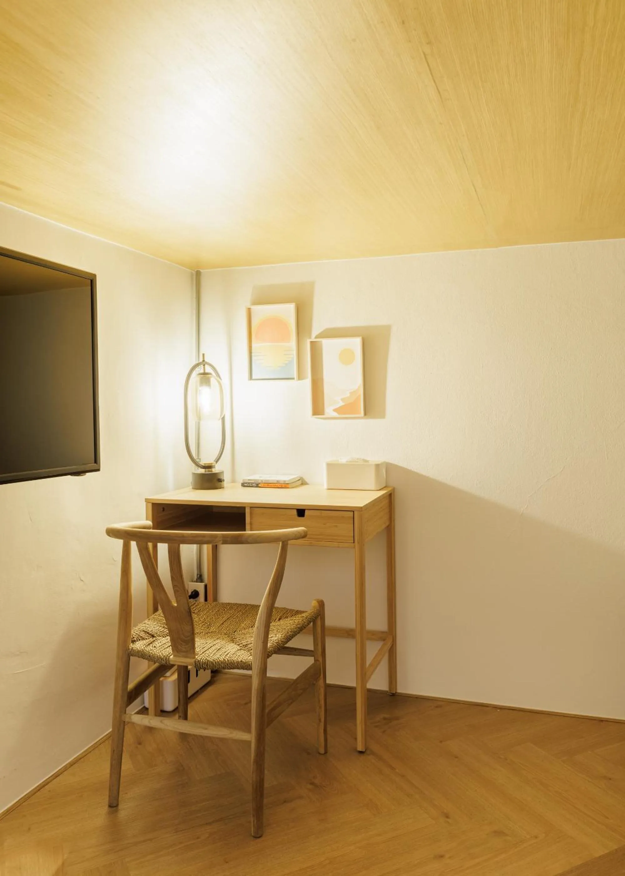 TV and multimedia in Wabisabi Bangkok 3 MIN To Train Station