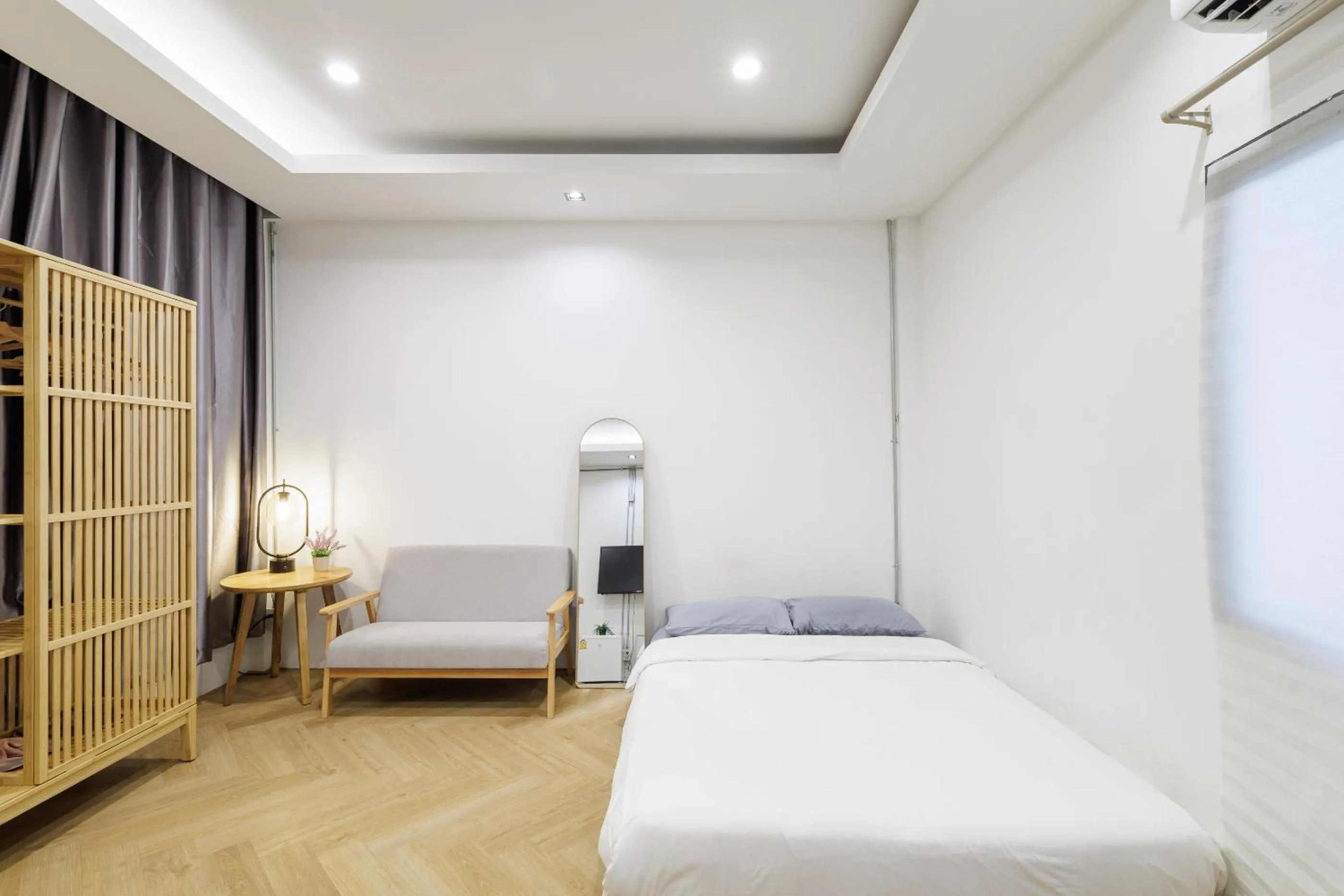 Bed in Wabisabi Bangkok 3 MIN To Train Station