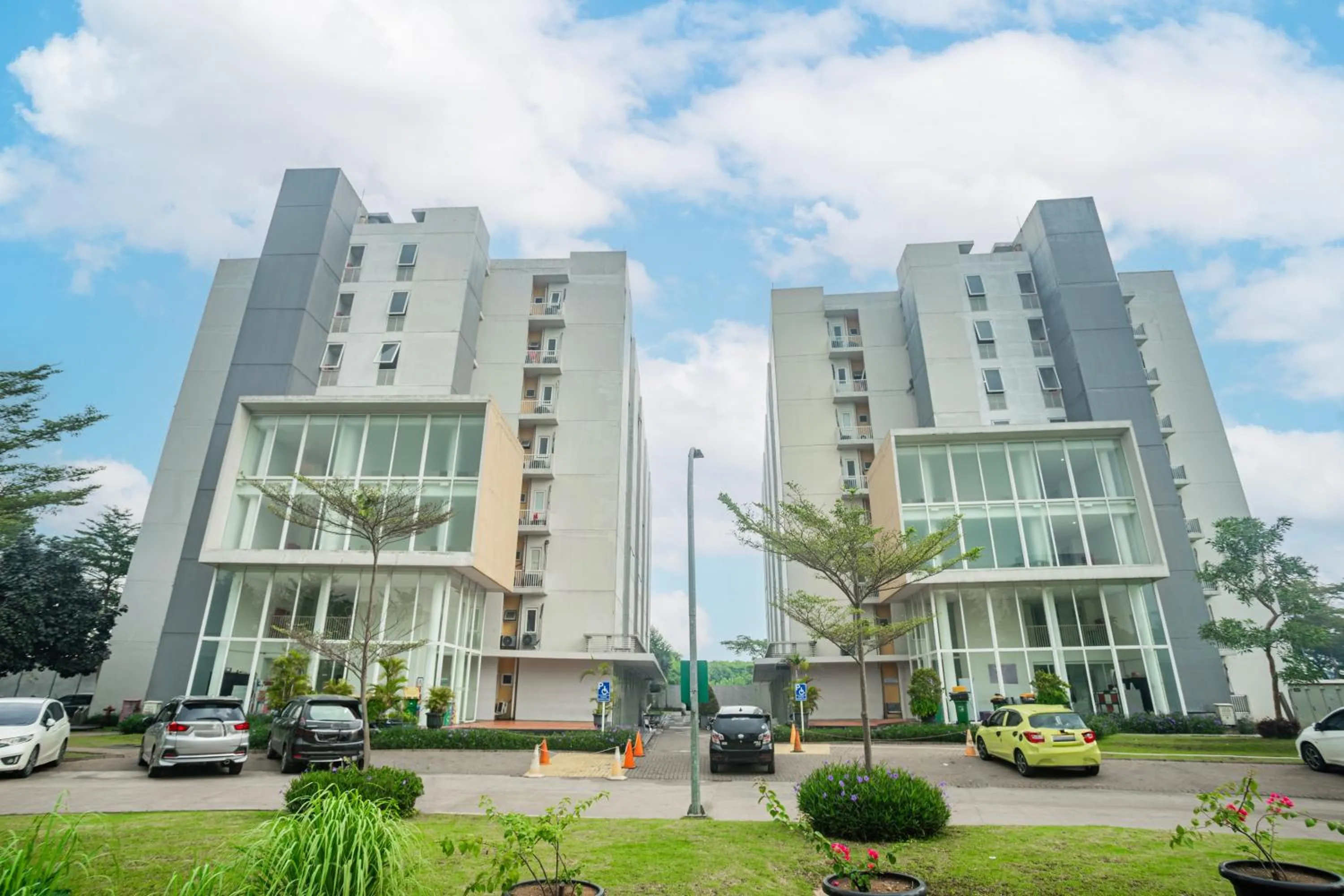 Facade/entrance in Hotel O Sayy Rooms