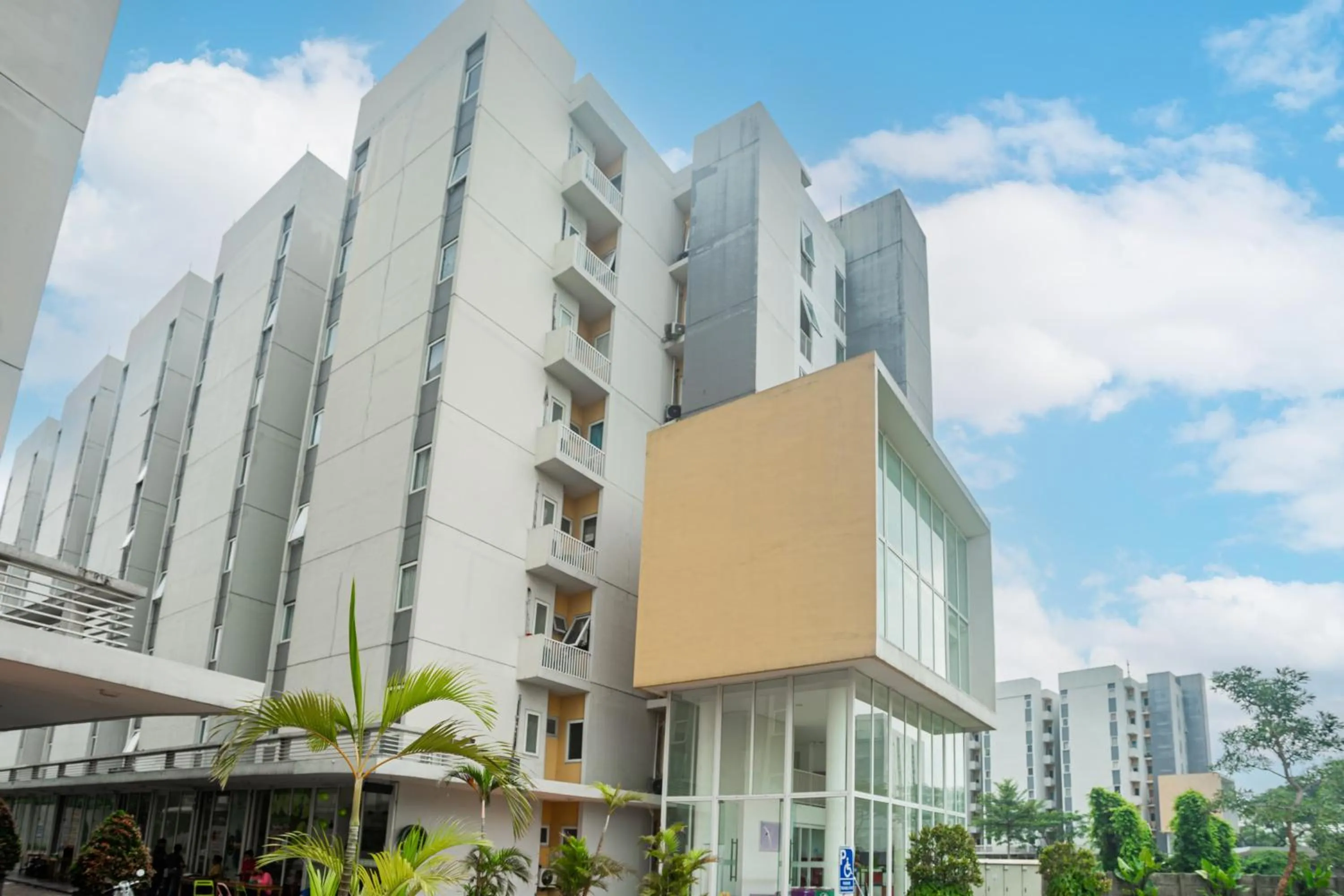 Facade/entrance in Hotel O Sayy Rooms