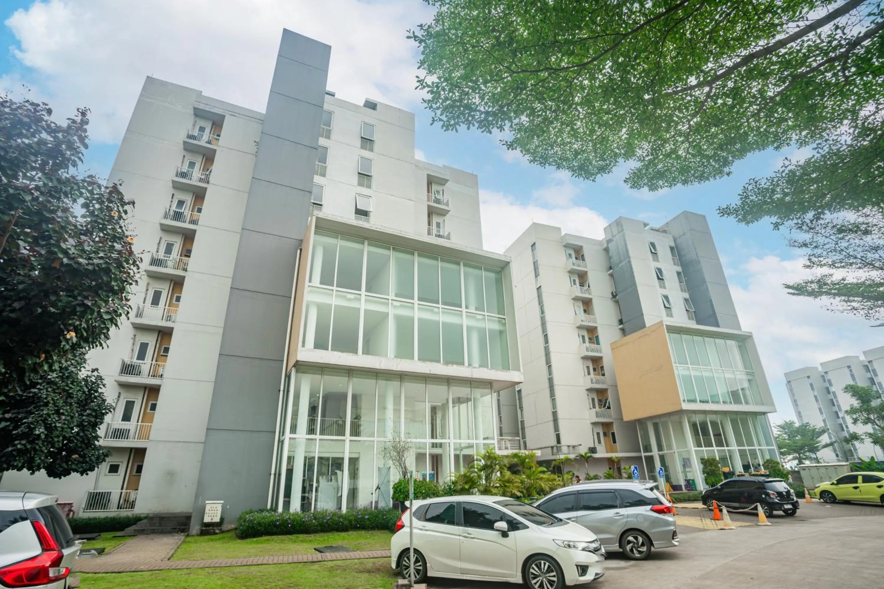 Facade/entrance in Hotel O Sayy Rooms