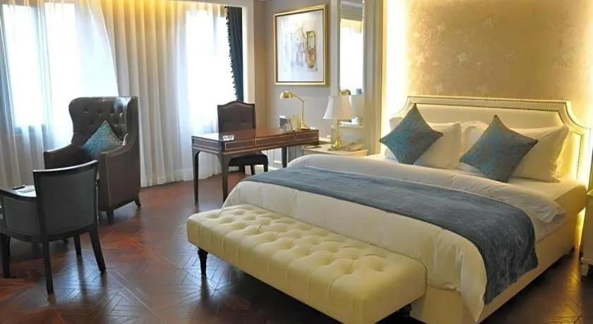 Bed in Jinjiang Metropolo Hotel Classiq YMCA People Square