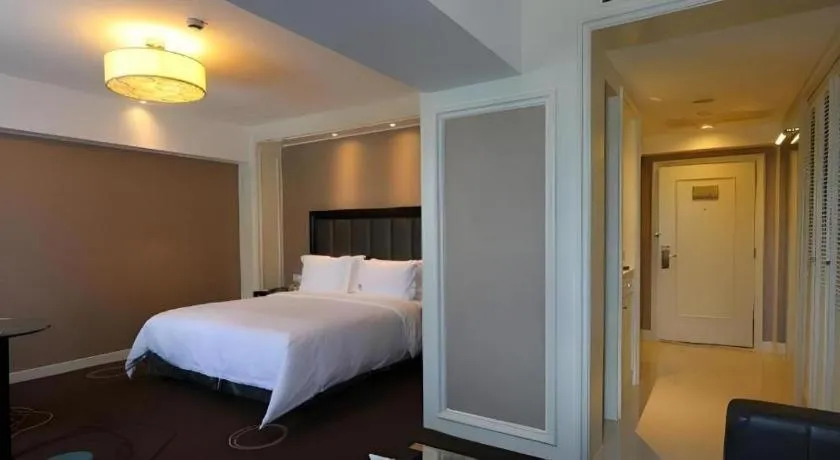 Bed in Jinjiang Metropolo Hotel Classiq YMCA People Square