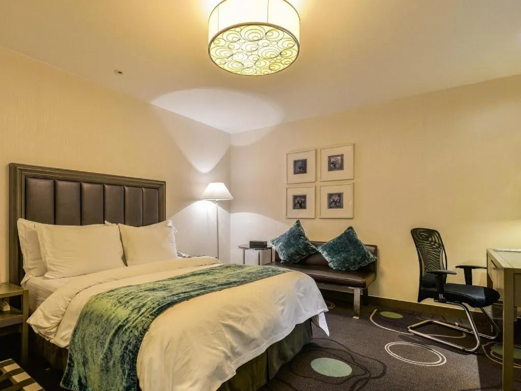 Bed in Jinjiang Metropolo Hotel Classiq YMCA People Square