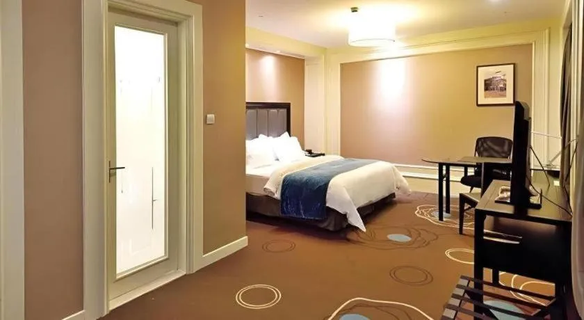 Bed in Jinjiang Metropolo Hotel Classiq YMCA People Square