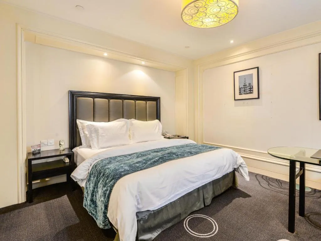 Bed in Jinjiang Metropolo Hotel Classiq YMCA People Square