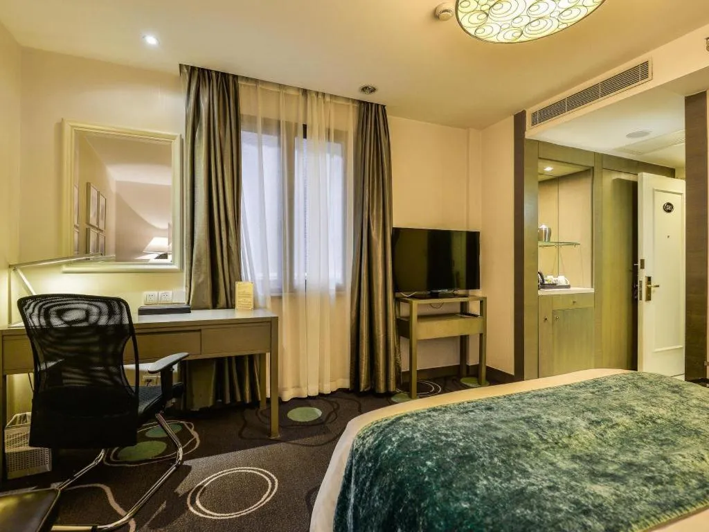 Bed in Jinjiang Metropolo Hotel Classiq YMCA People Square