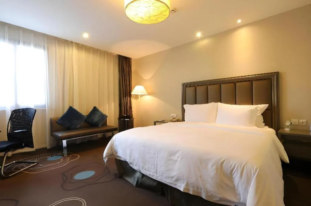 Bed in Jinjiang Metropolo Hotel Classiq YMCA People Square