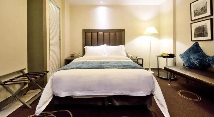 Bed in Jinjiang Metropolo Hotel Classiq YMCA People Square