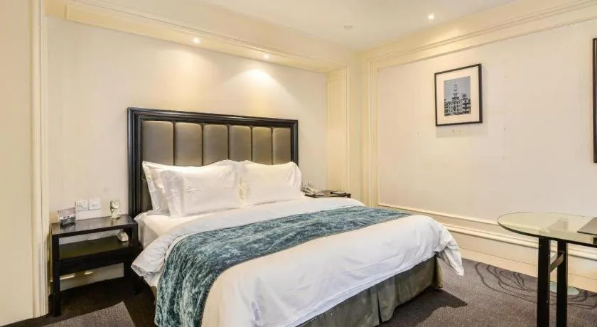 Bed in Jinjiang Metropolo Hotel Classiq YMCA People Square