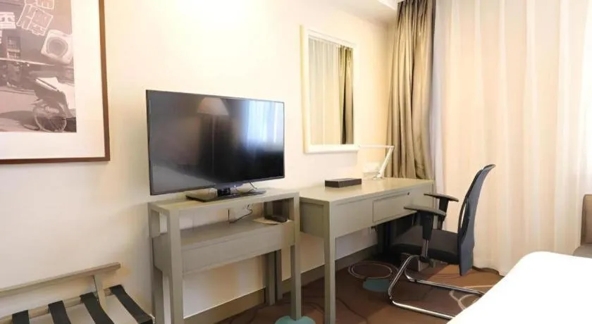 Bed in Jinjiang Metropolo Hotel Classiq YMCA People Square