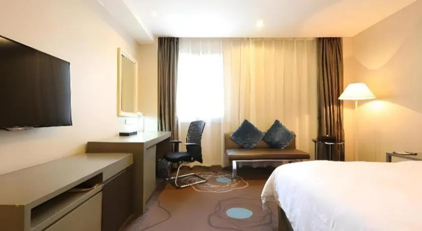 Bed in Jinjiang Metropolo Hotel Classiq YMCA People Square