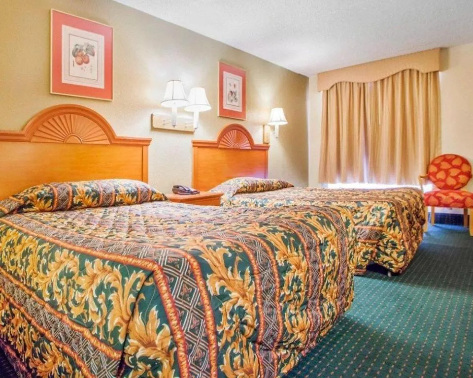 Bed in Rodeway Inn Mount Laurel Hwy 73