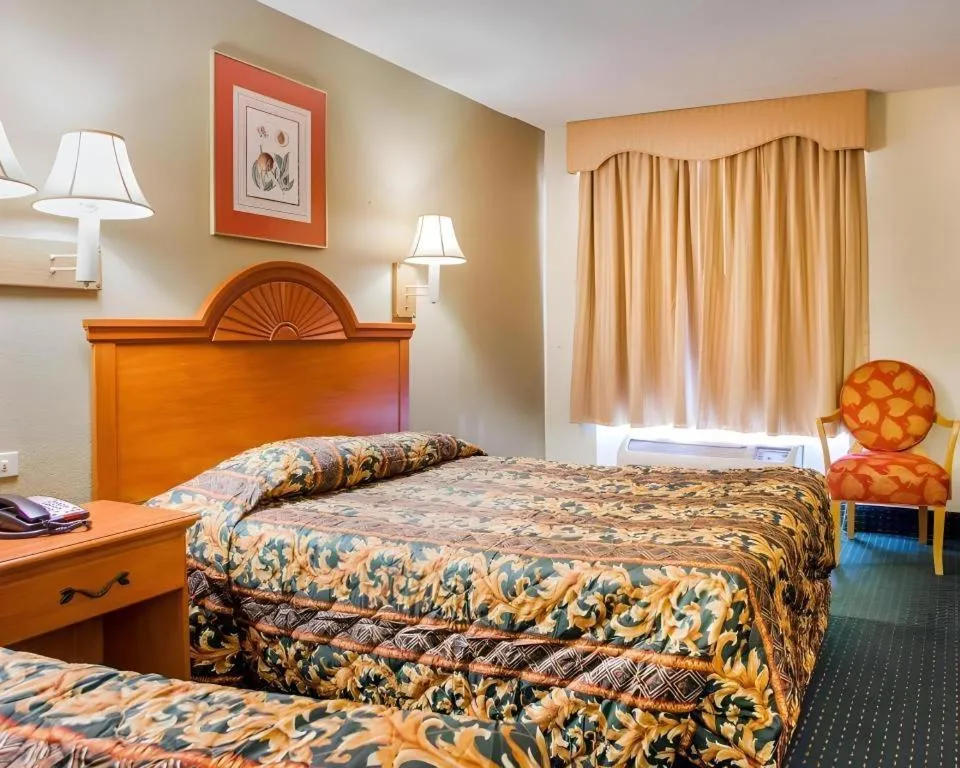 Bed in Rodeway Inn Mount Laurel Hwy 73