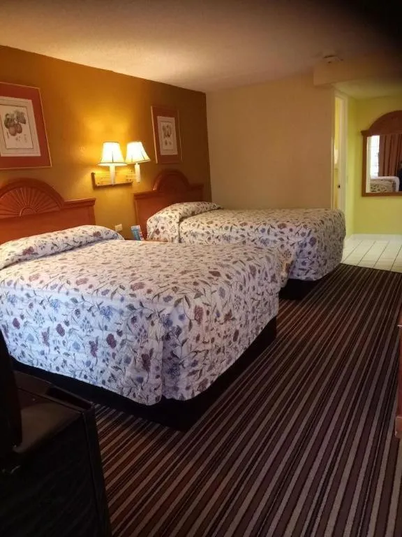 Bed in Rodeway Inn Mount Laurel Hwy 73